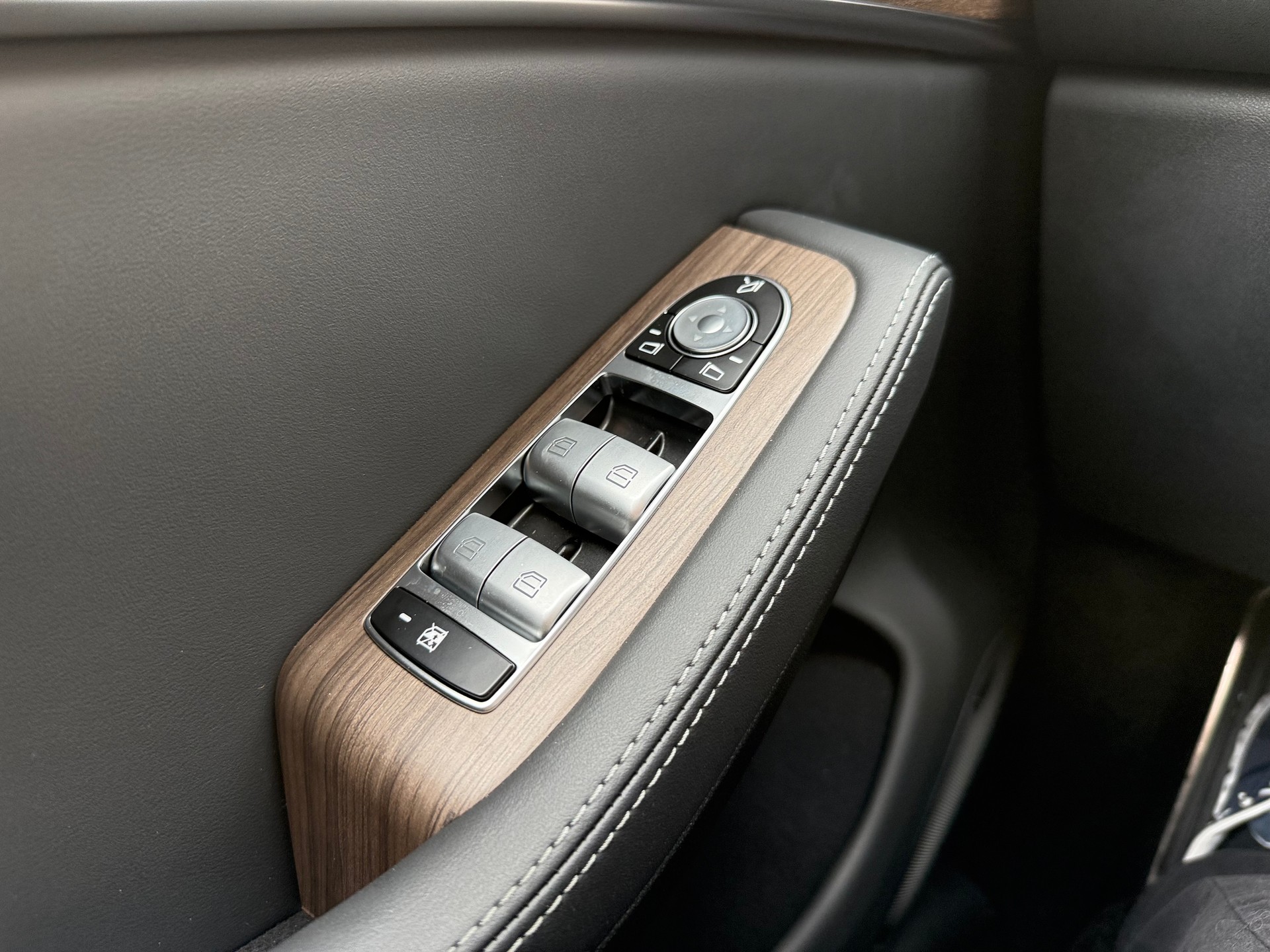 SERES 5 AWD Garage Zöllig - Finanzierung OHNE Zins möglich-image-17