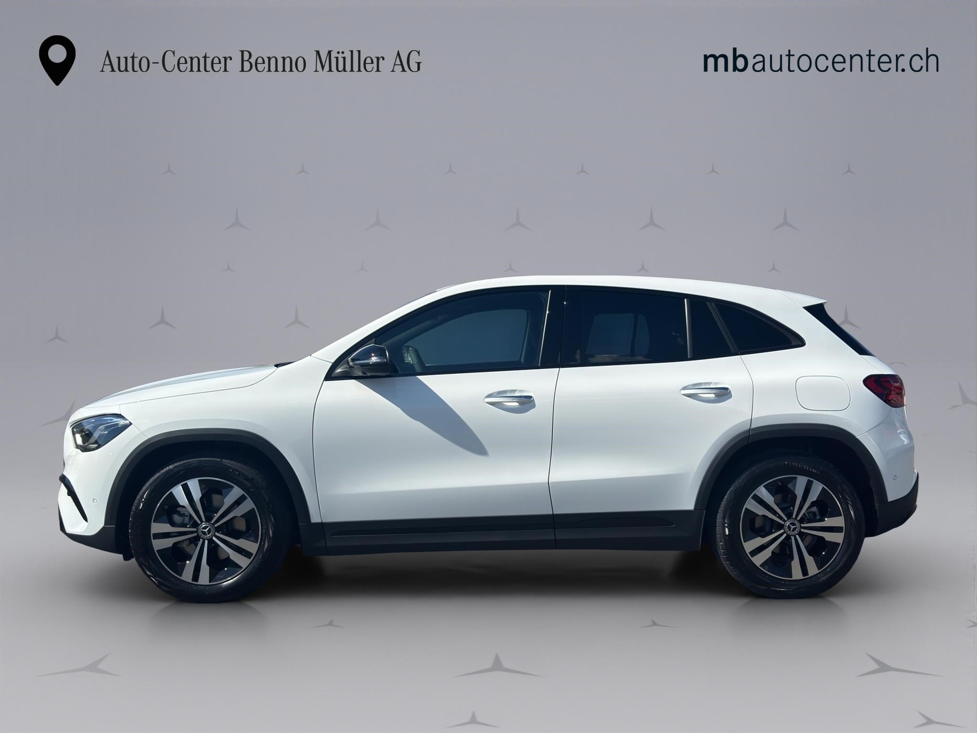 MERCEDES-BENZ GLA 200 Night Star-showroom-element-1