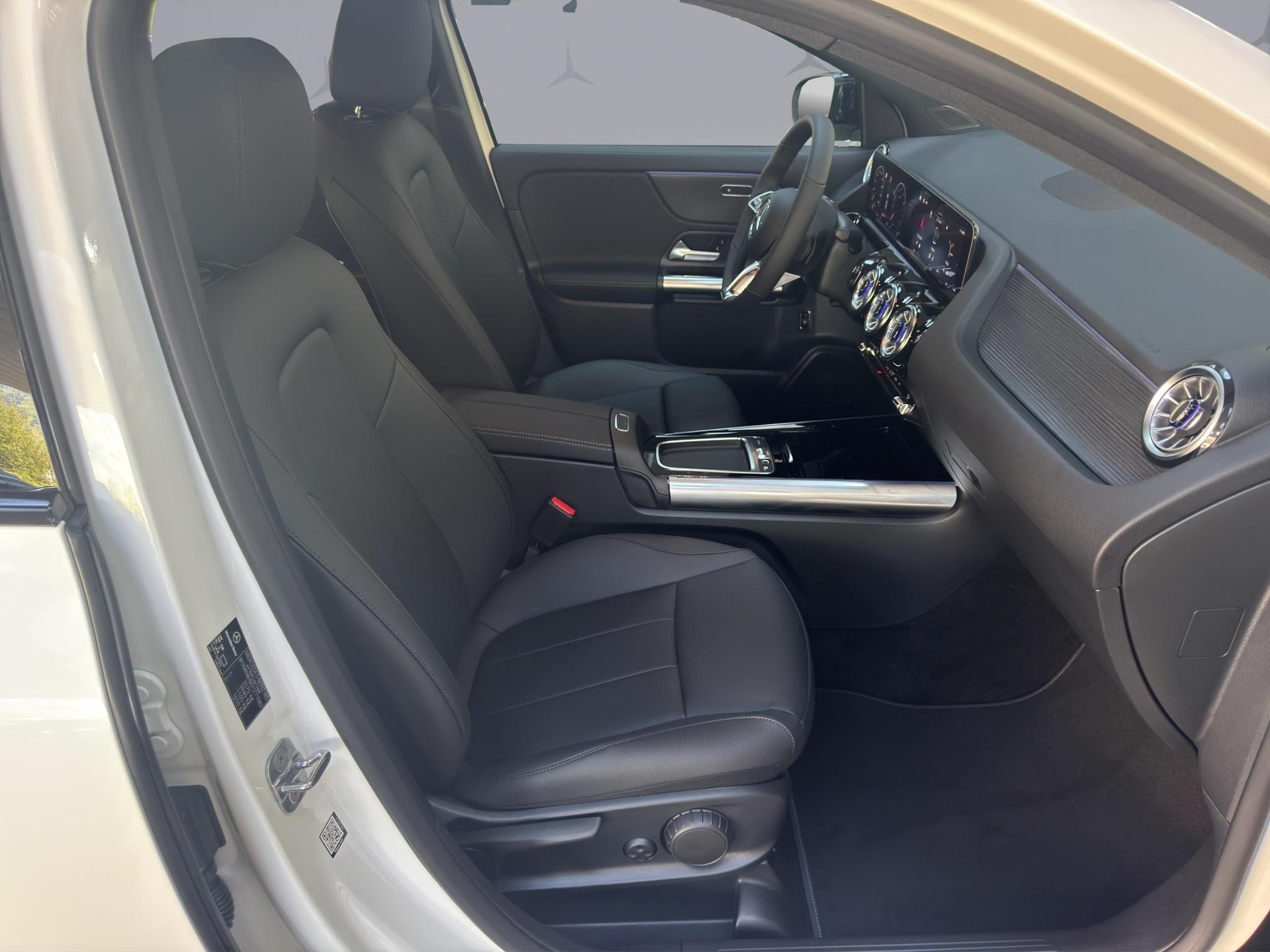 MERCEDES-BENZ GLA 200 Night Star-image-15