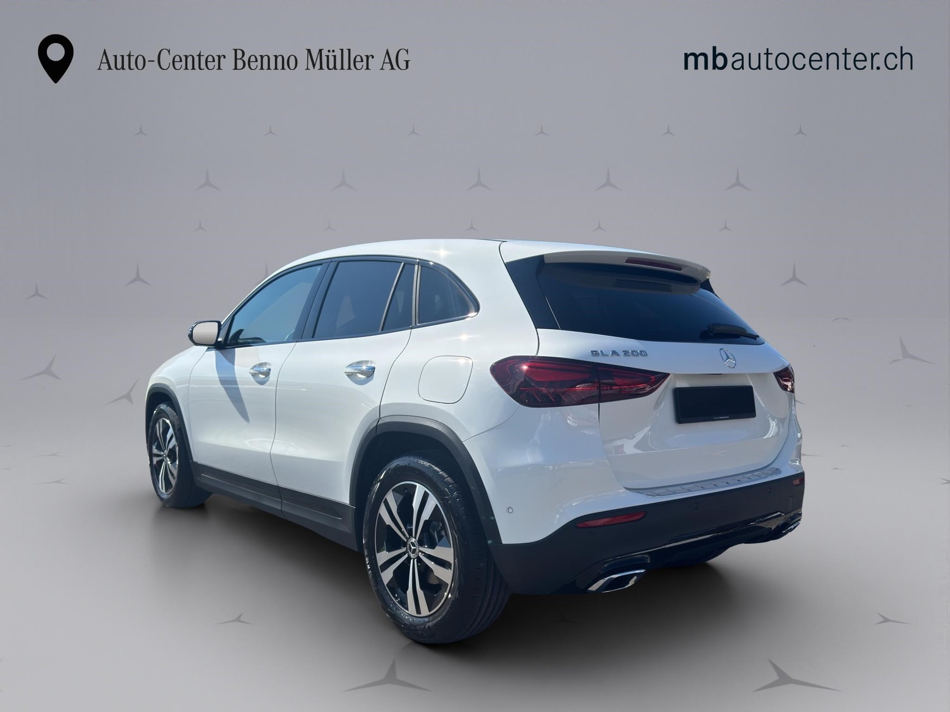 MERCEDES-BENZ GLA 200 Night Star-showroom-element-2