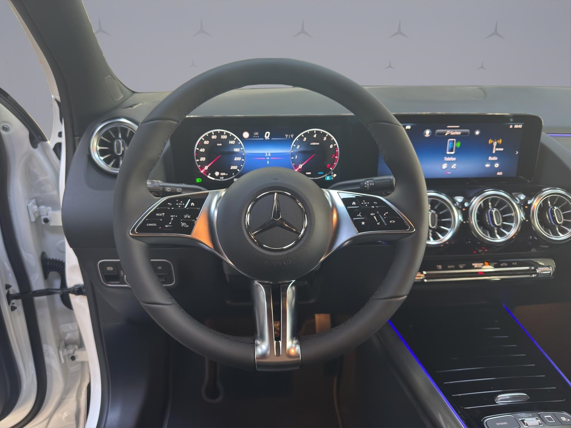 MERCEDES-BENZ GLA 200 Night Star-image-9