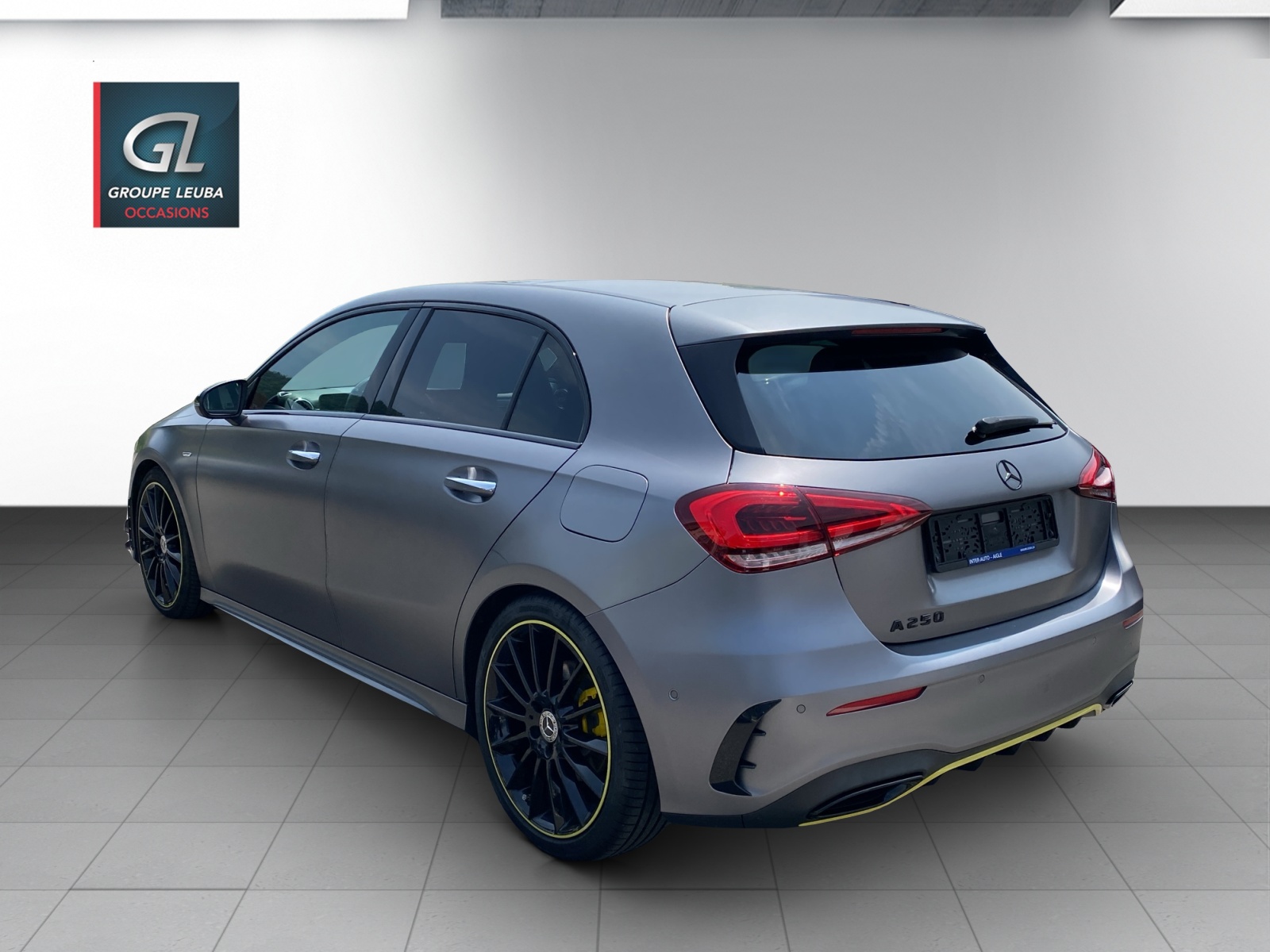 MERCEDES-BENZ A 250 AMG Line-showroom-element-3
