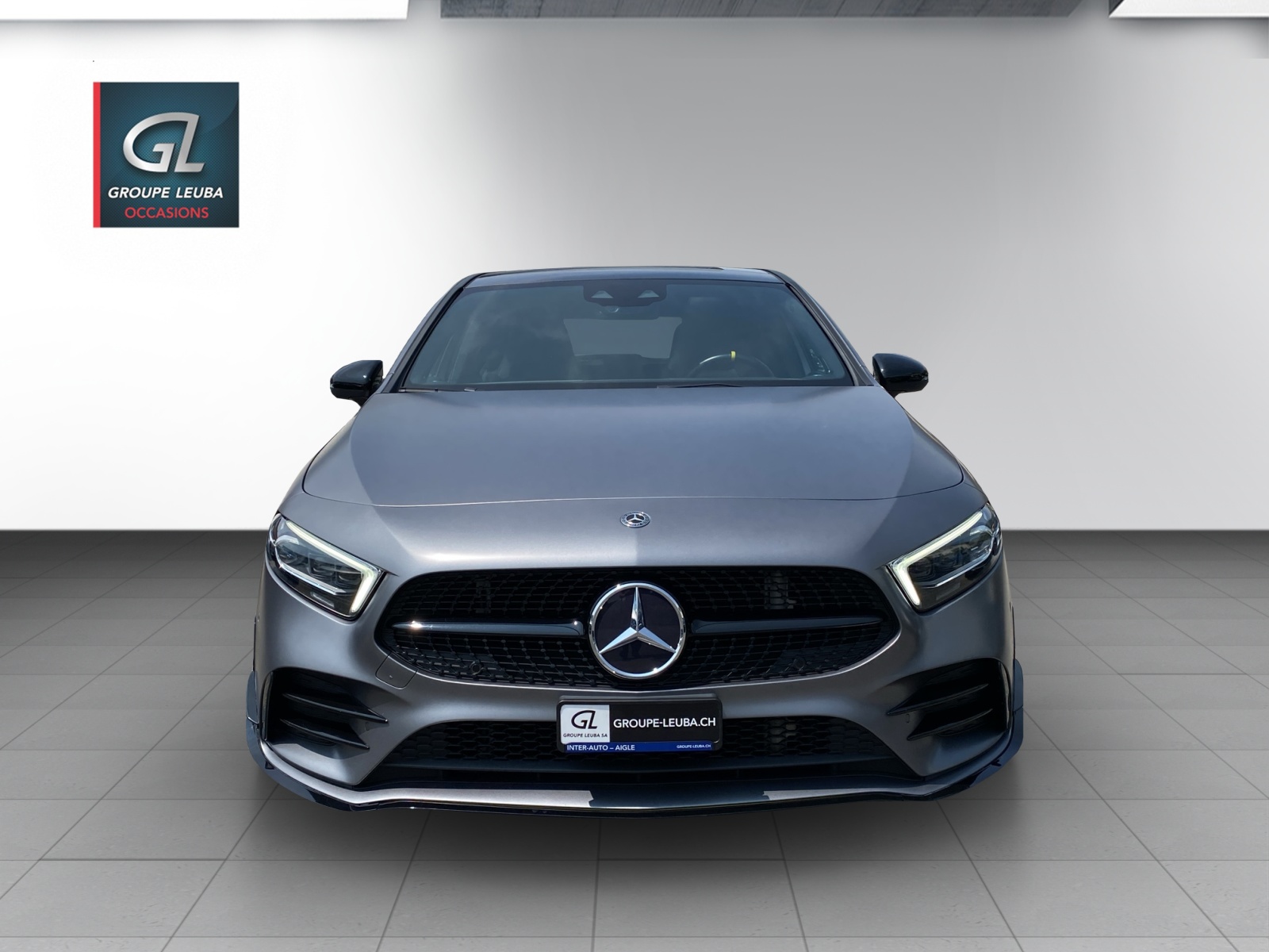 MERCEDES-BENZ A 250 AMG Line-showroom-element-1