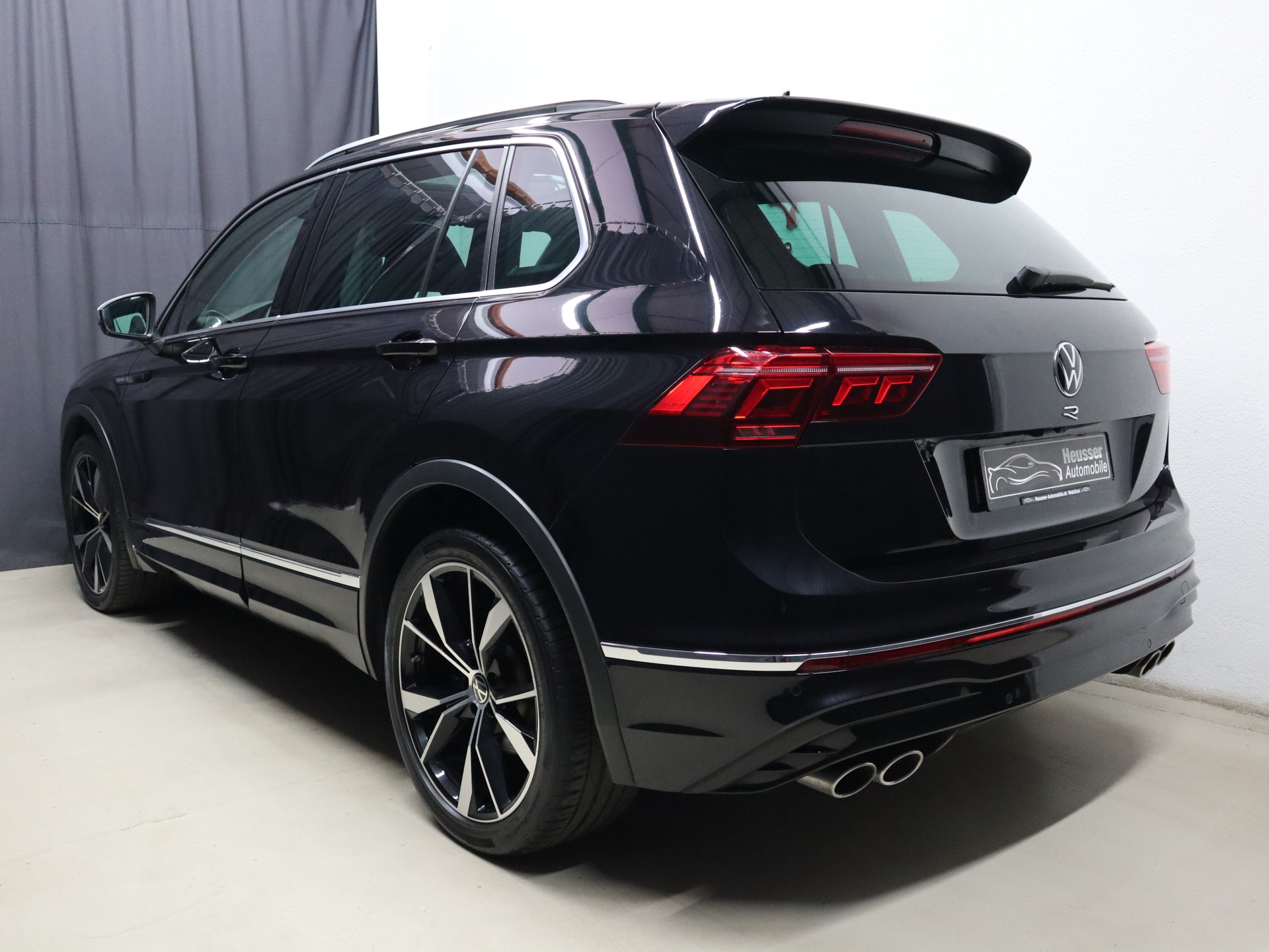 VW Tiguan 2.0TSI R 4Motion DSG - Panorama - Sportsitze - Keyless - Harman/Kardon - Kamera - 320 PS-showroom-element-3