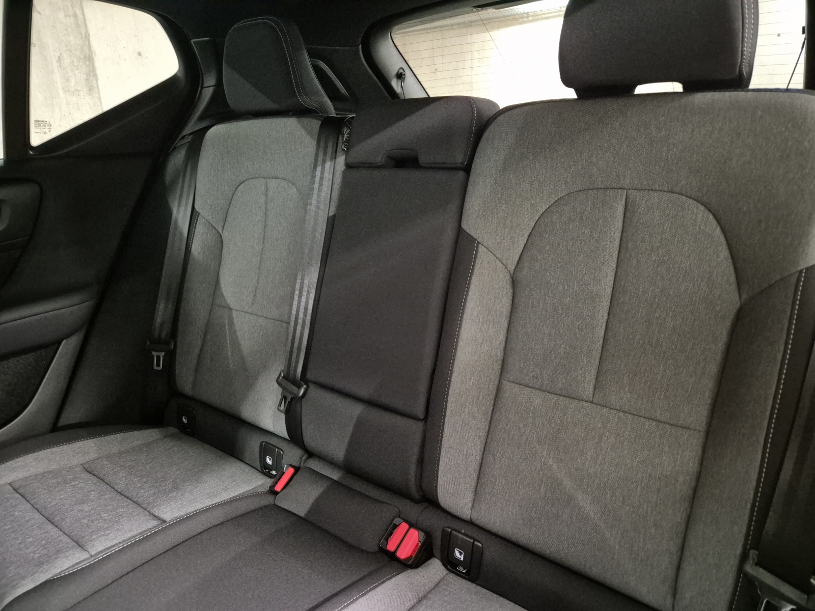 VOLVO XC40 2.0 B3 MH Plus Dark-image-14