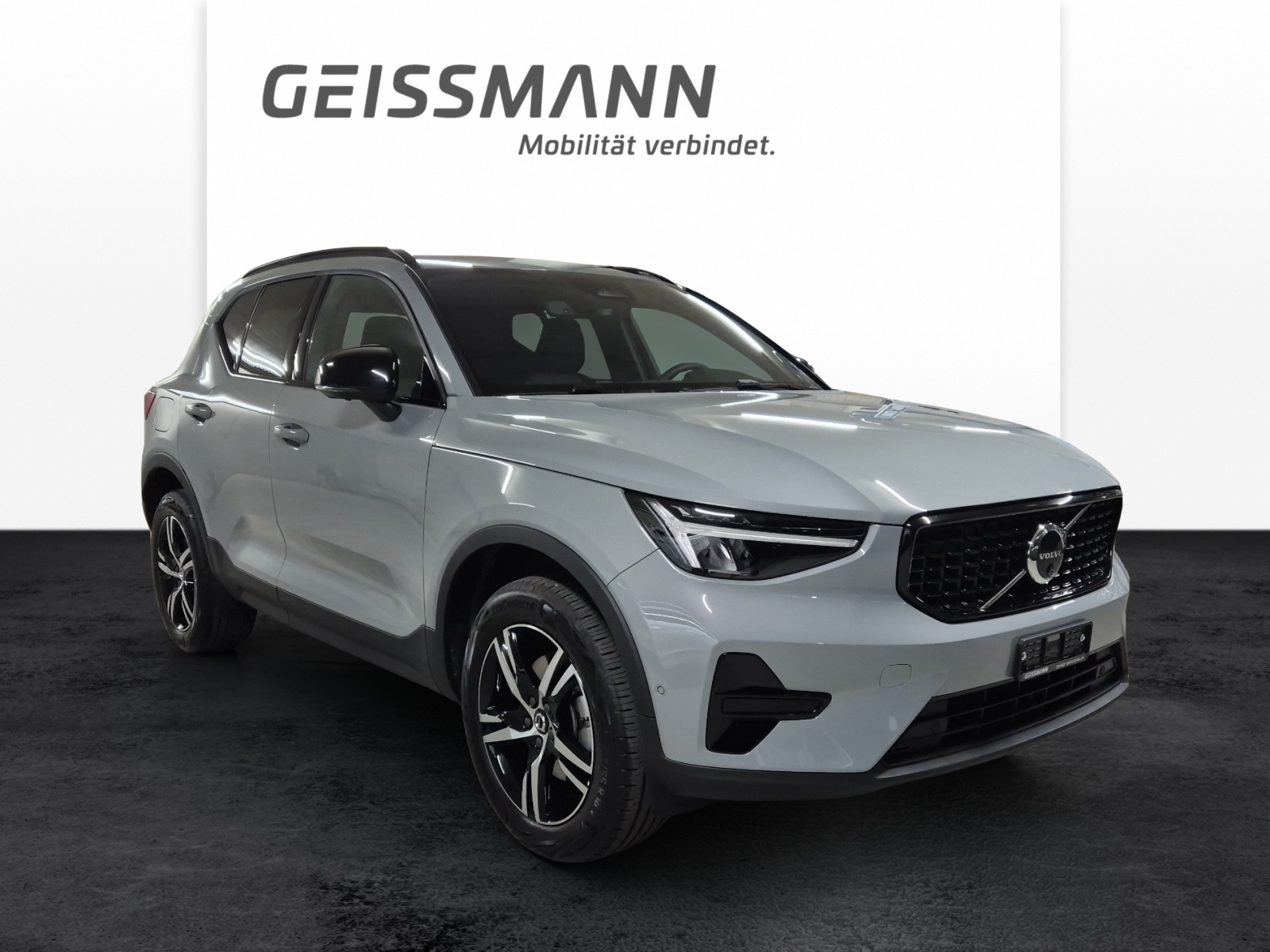 VOLVO XC40 2.0 B3 MH Plus Dark