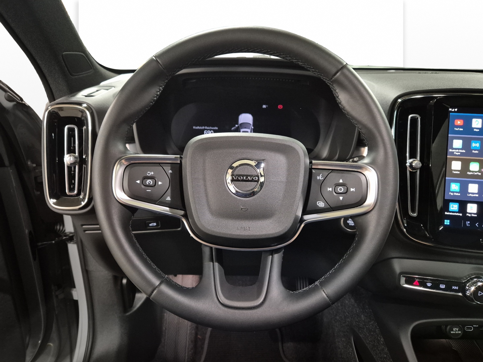 VOLVO XC40 2.0 B3 MH Plus Dark-image-10