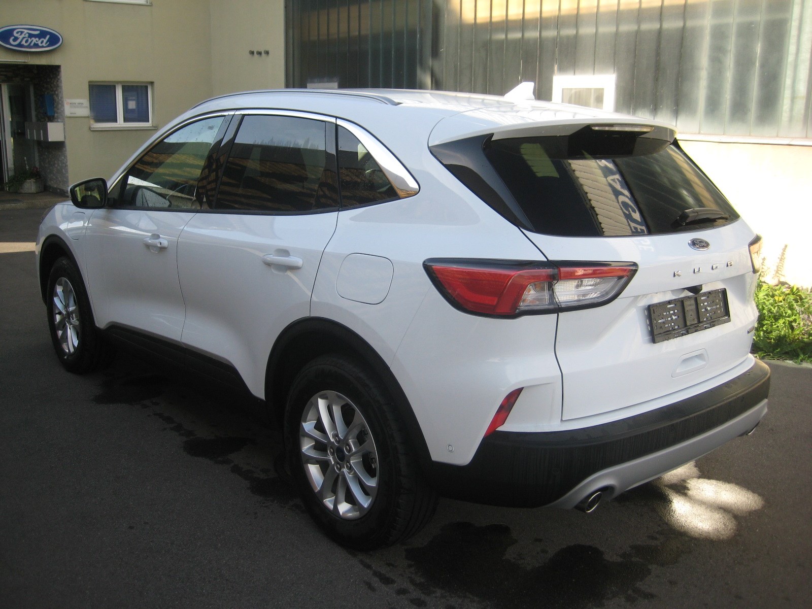 FORD Kuga 2.5 PHEV Titanium X 2WD-image-2