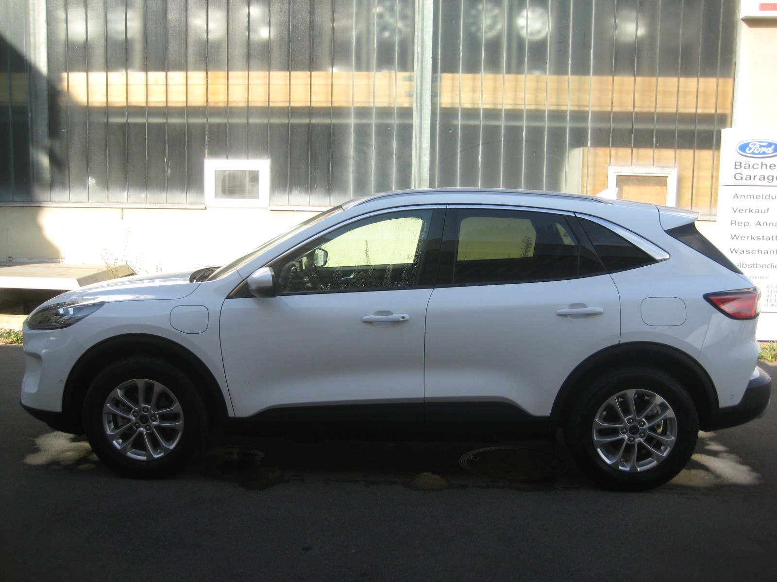 FORD Kuga 2.5 PHEV Titanium X 2WD-image-1