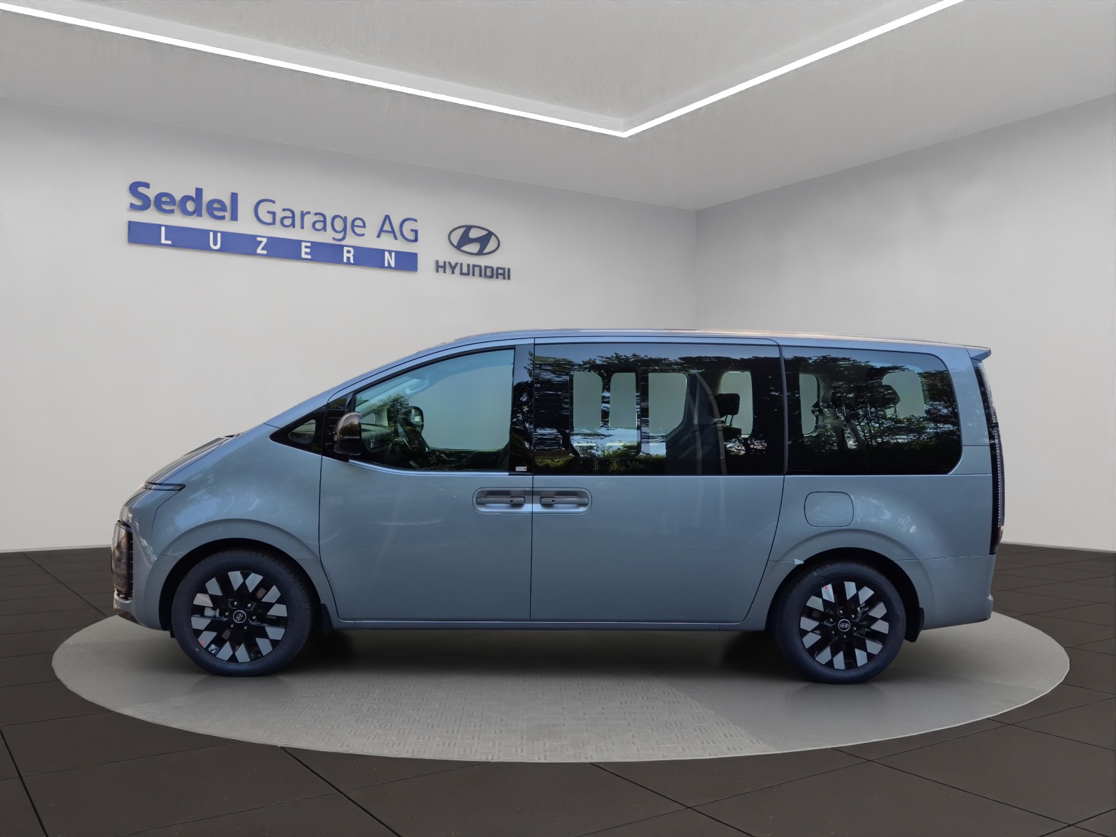 HYUNDAI Staria Premium 1.6 GDi HEV Vertex-showroom-element-2