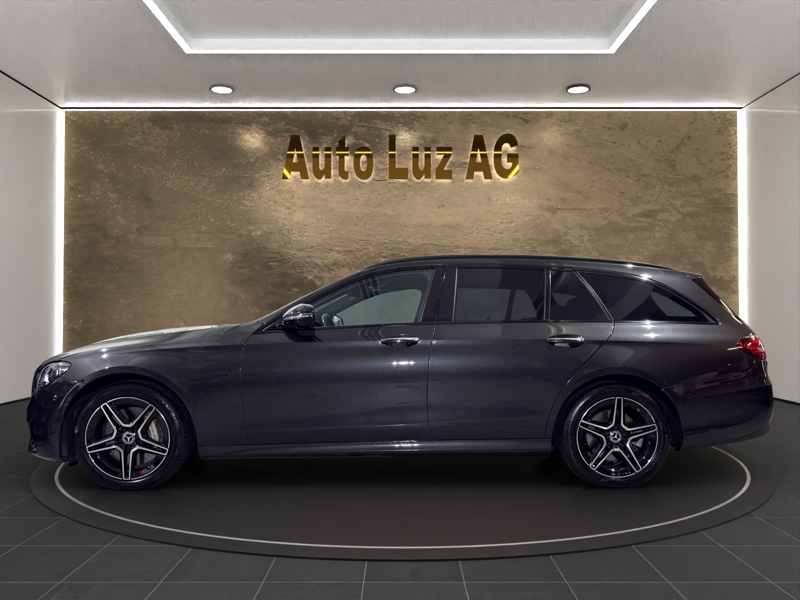 MERCEDES-BENZ E 300 e T AMG Line 9G-Tronic-showroom-element-3