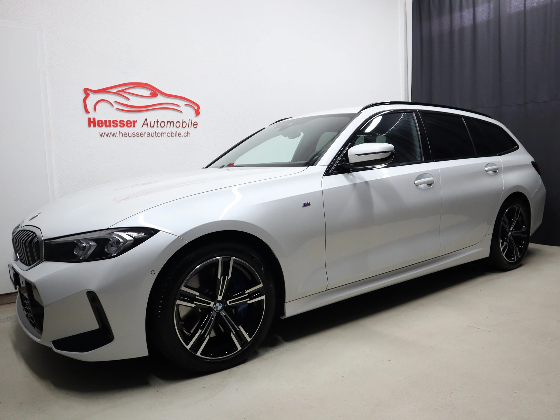 BMW 330i Touring xDrive Steptronic M Sport - Live Cockpit - Navi - Kamera - 245 PS-showroom-element-1