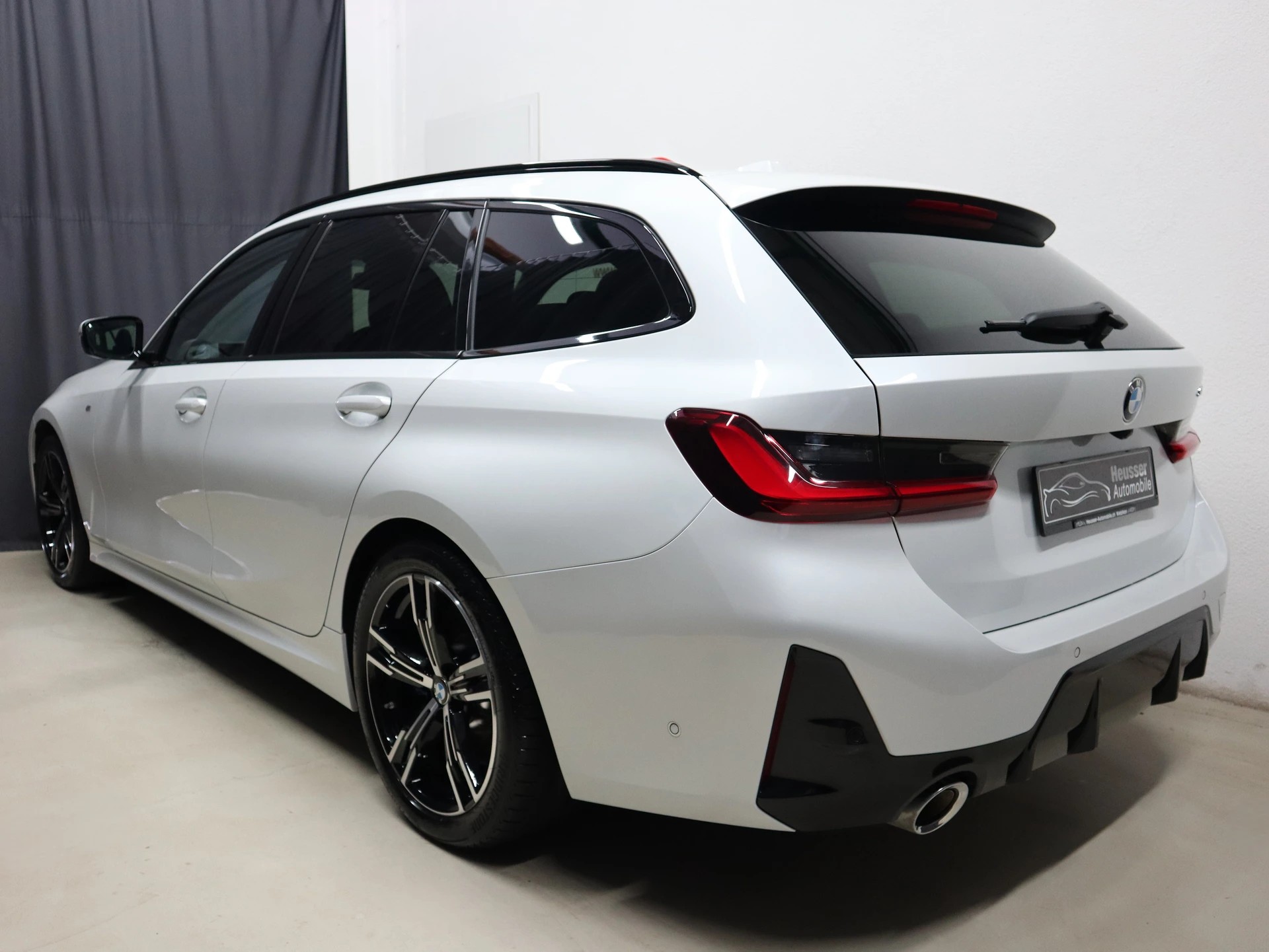 BMW 330i Touring xDrive Steptronic M Sport - Live Cockpit - Navi - Kamera - 245 PS-showroom-element-3