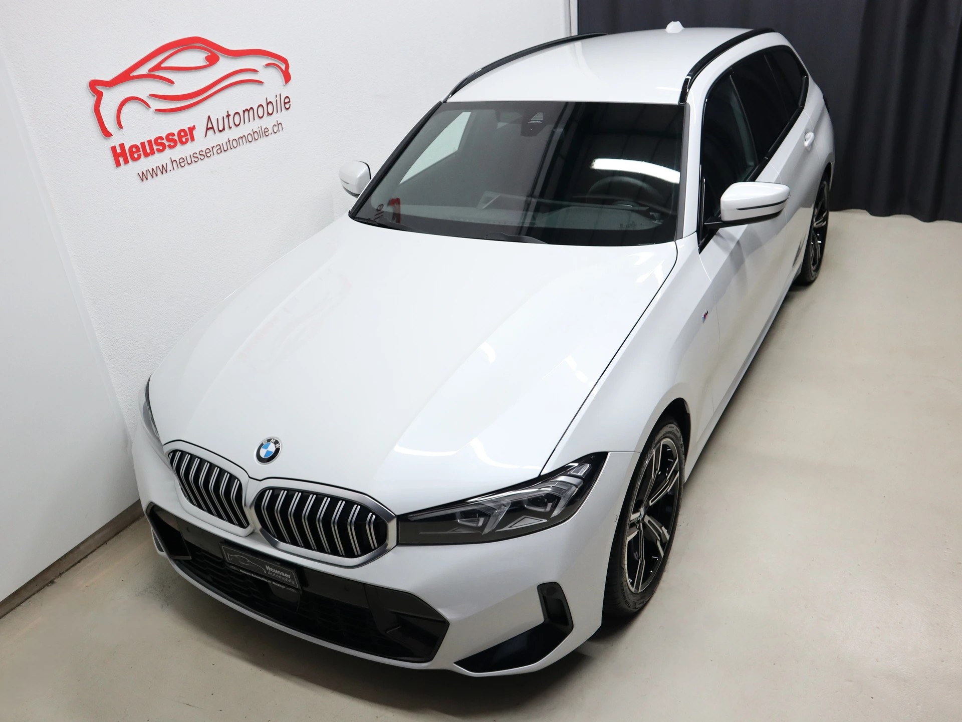 BMW 330i Touring xDrive Steptronic M Sport - Live Cockpit - Navi - Kamera - 245 PS-showroom-element-2