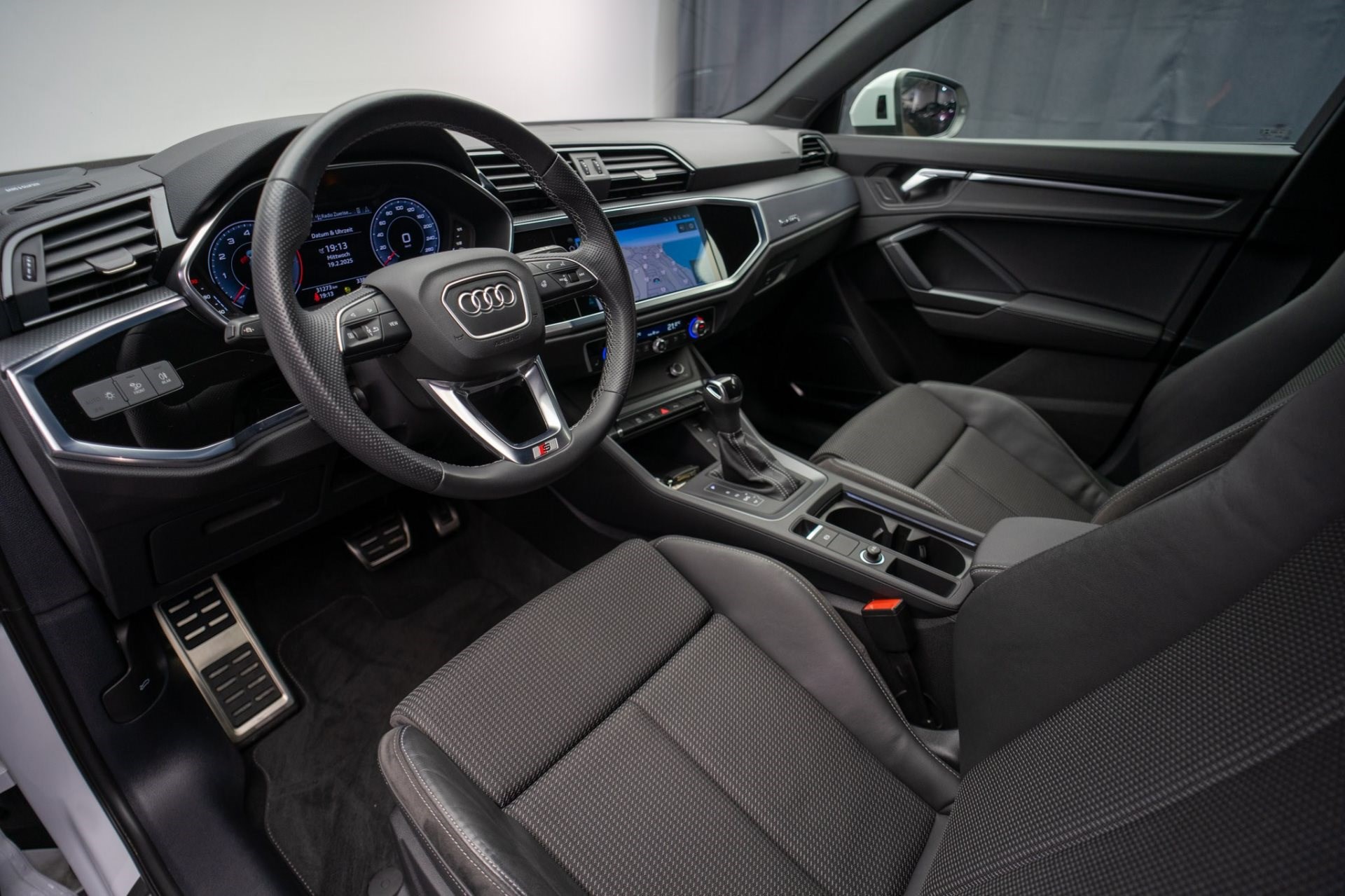 AUDI Q3 Sportback 45 TFSI quattro S line *B&O Soundsystem* *LED* *Keyless* *Totwinkel*-image-16