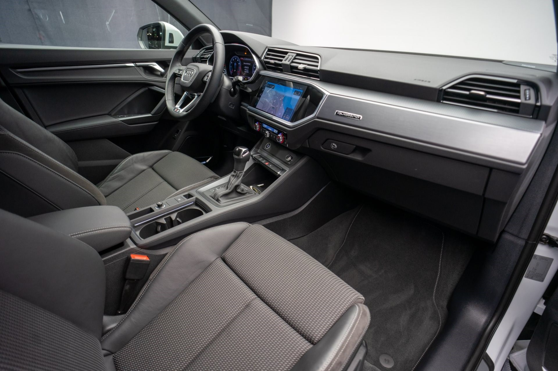 AUDI Q3 Sportback 45 TFSI quattro S line *B&O Soundsystem* *LED* *Keyless* *Totwinkel*-image-17