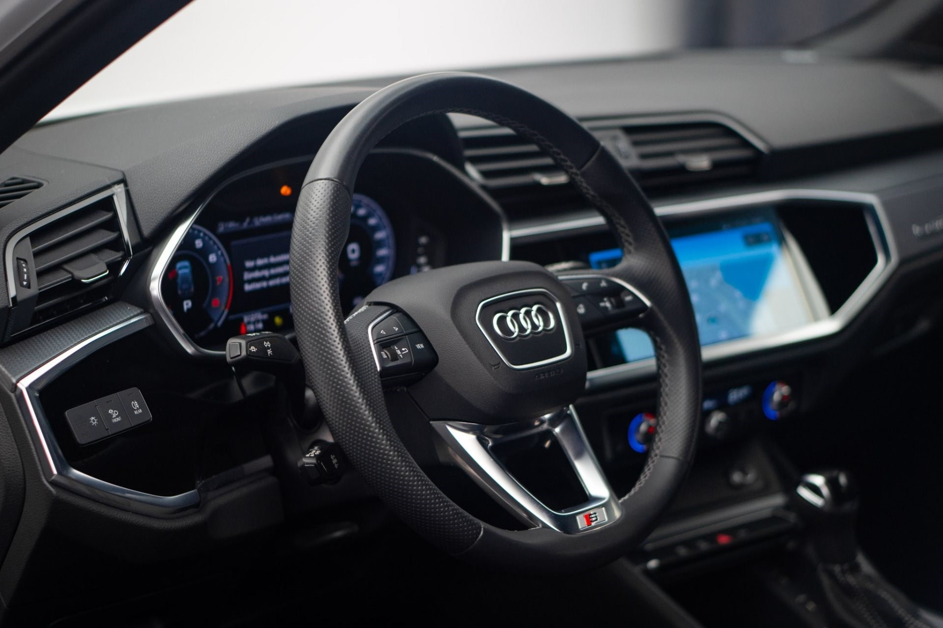 AUDI Q3 Sportback 45 TFSI quattro S line *B&O Soundsystem* *LED* *Keyless* *Totwinkel*-image-27