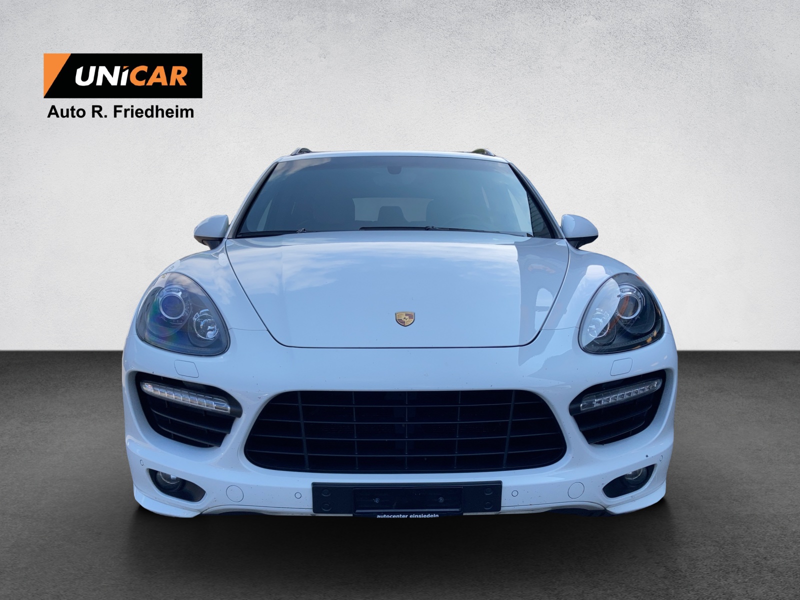 PORSCHE Cayenne GTS-showroom-element-1