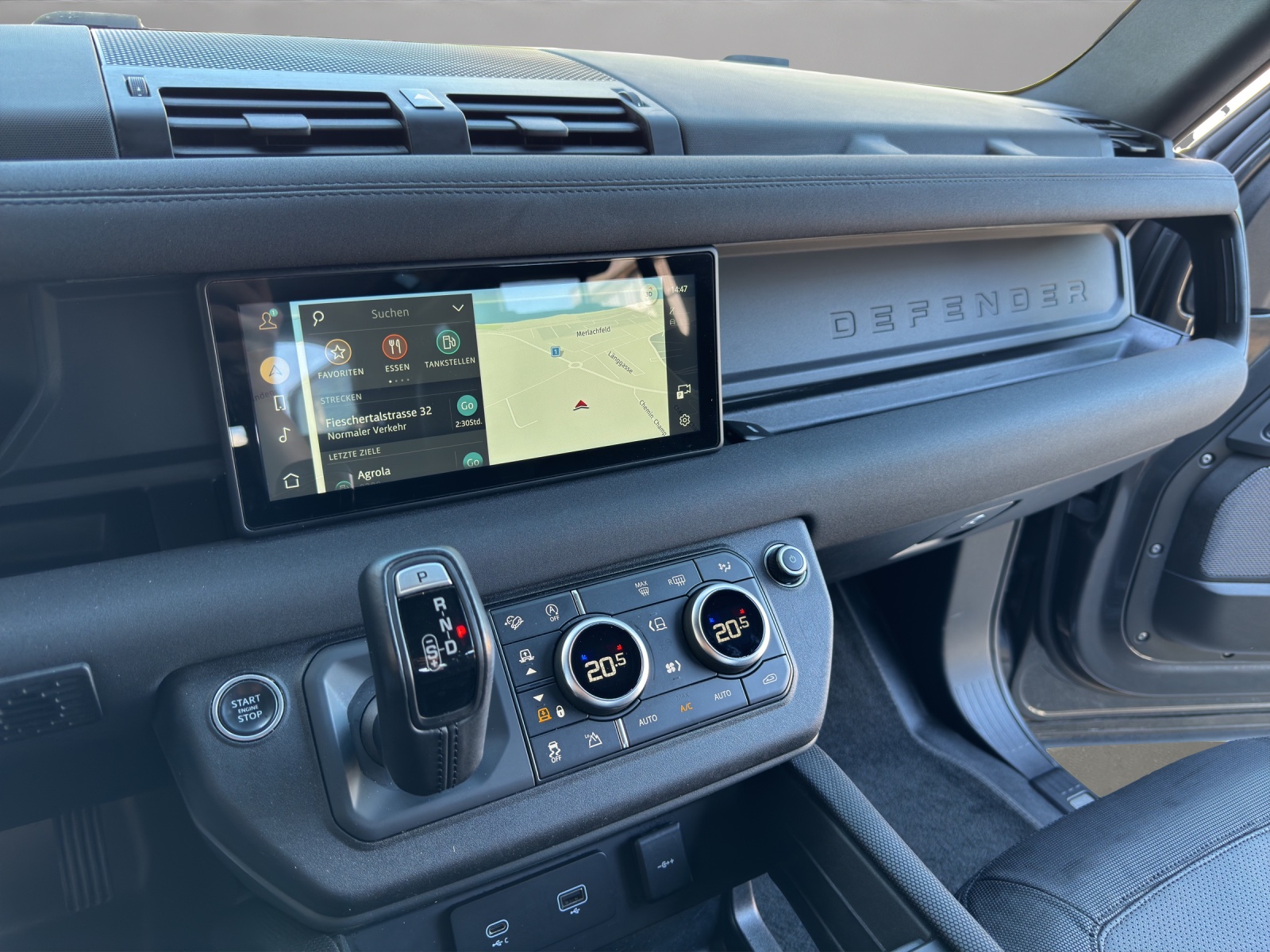 LAND ROVER Defender 110 3.0 D I6 300 X-Dynamic SE AWD AT8-image-14