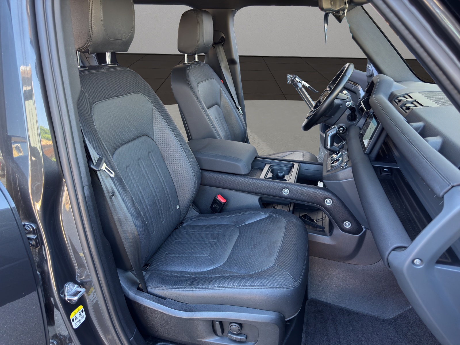 LAND ROVER Defender 110 3.0 D I6 300 X-Dynamic SE AWD AT8-image-16