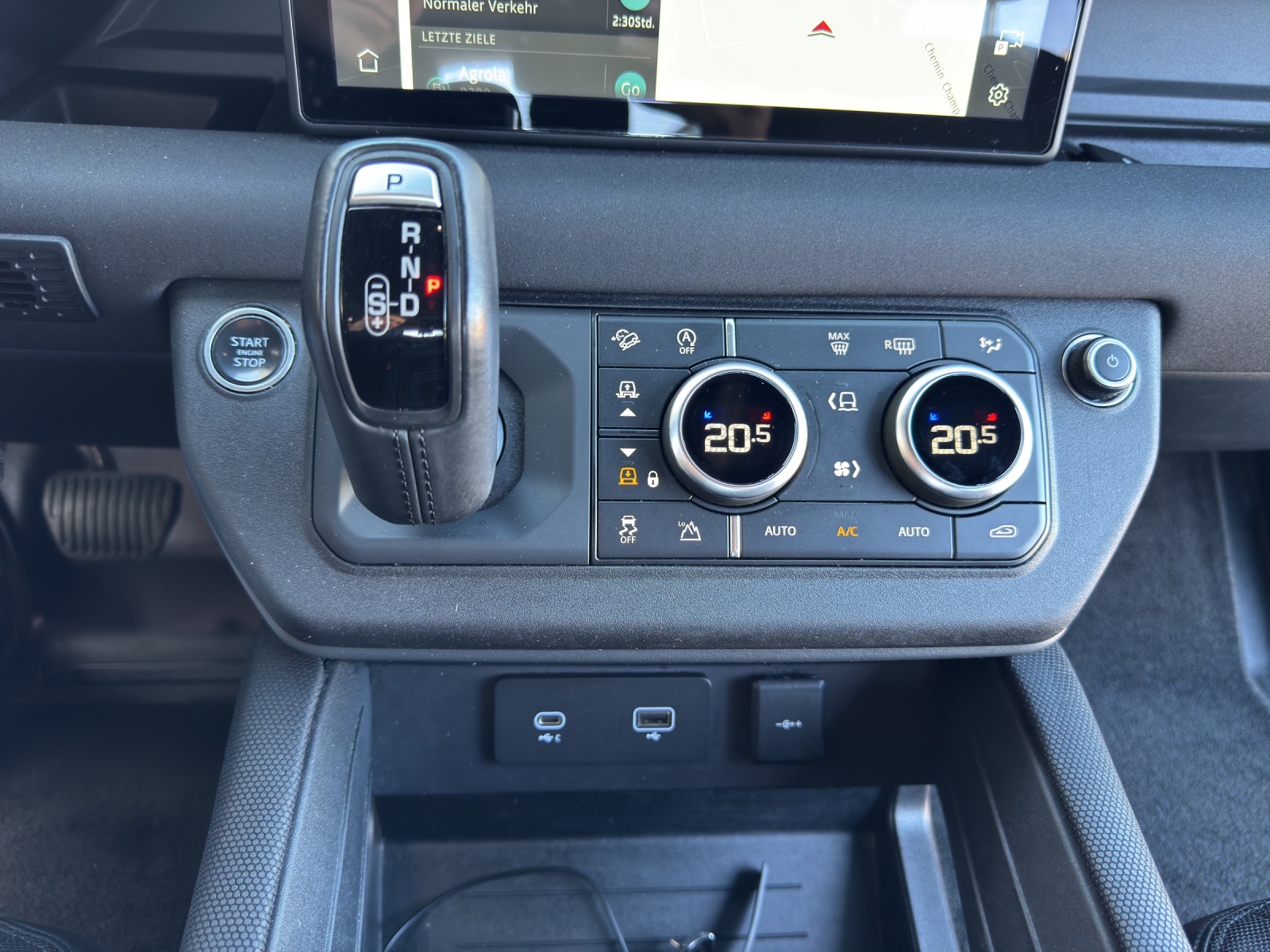 LAND ROVER Defender 110 3.0 D I6 300 X-Dynamic SE AWD AT8-image-15