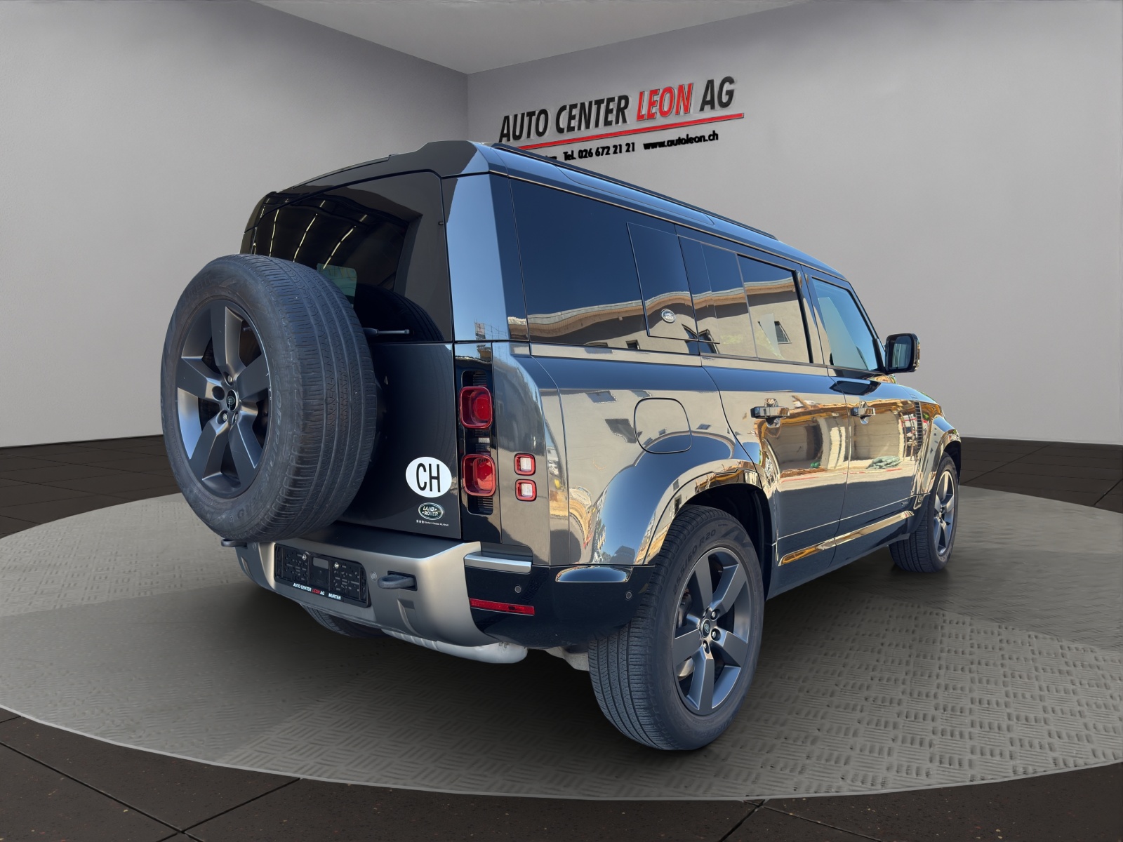 LAND ROVER Defender 110 3.0 D I6 300 X-Dynamic SE AWD AT8-image-5
