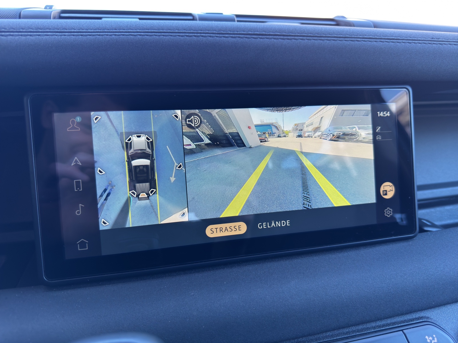 LAND ROVER Defender 110 3.0 D I6 300 X-Dynamic SE AWD AT8-image-23