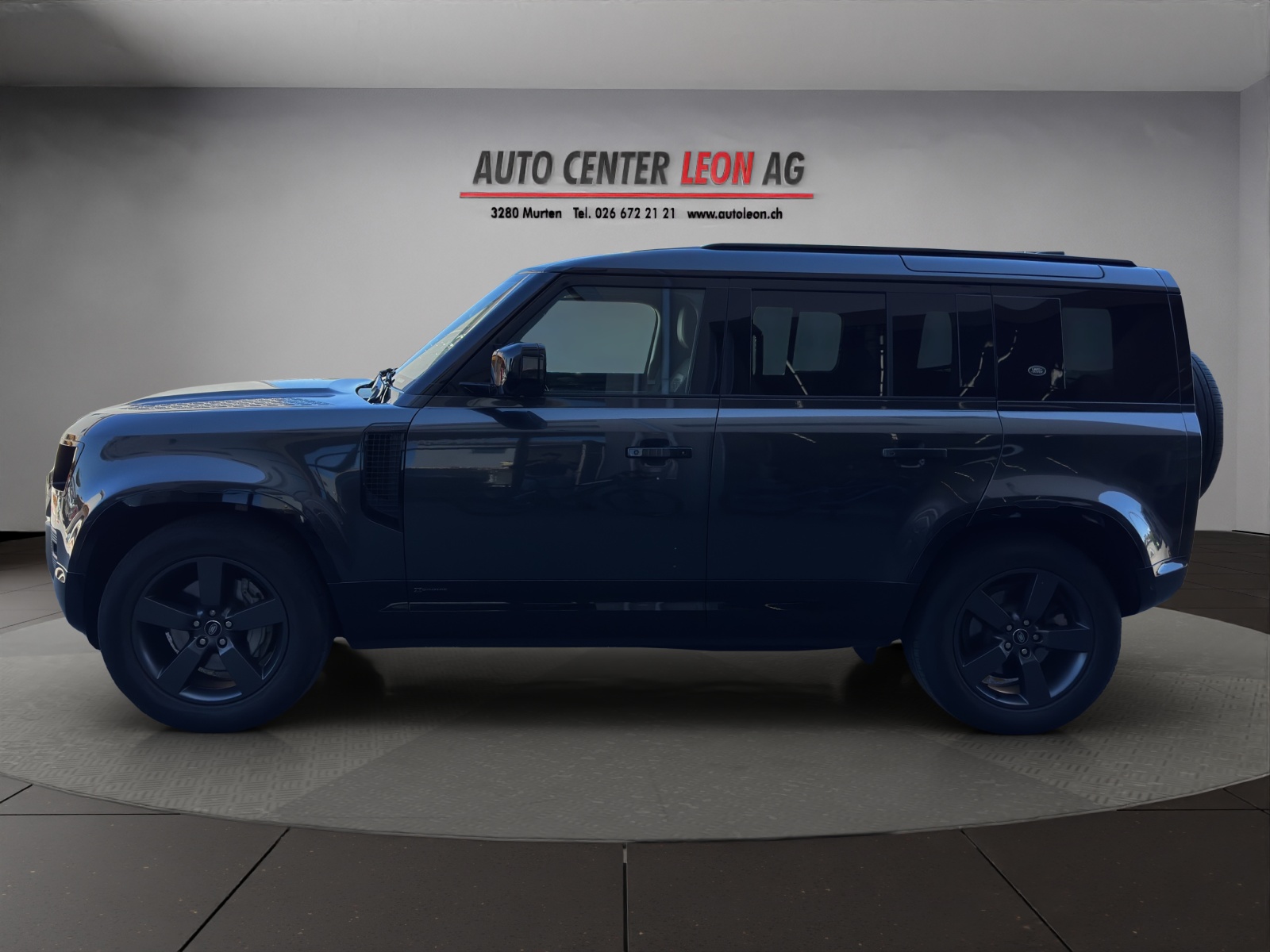 LAND ROVER Defender 110 3.0 D I6 300 X-Dynamic SE AWD AT8-showroom-element-2