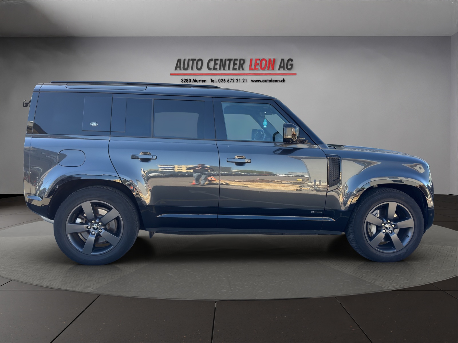 LAND ROVER Defender 110 3.0 D I6 300 X-Dynamic SE AWD AT8-image-6