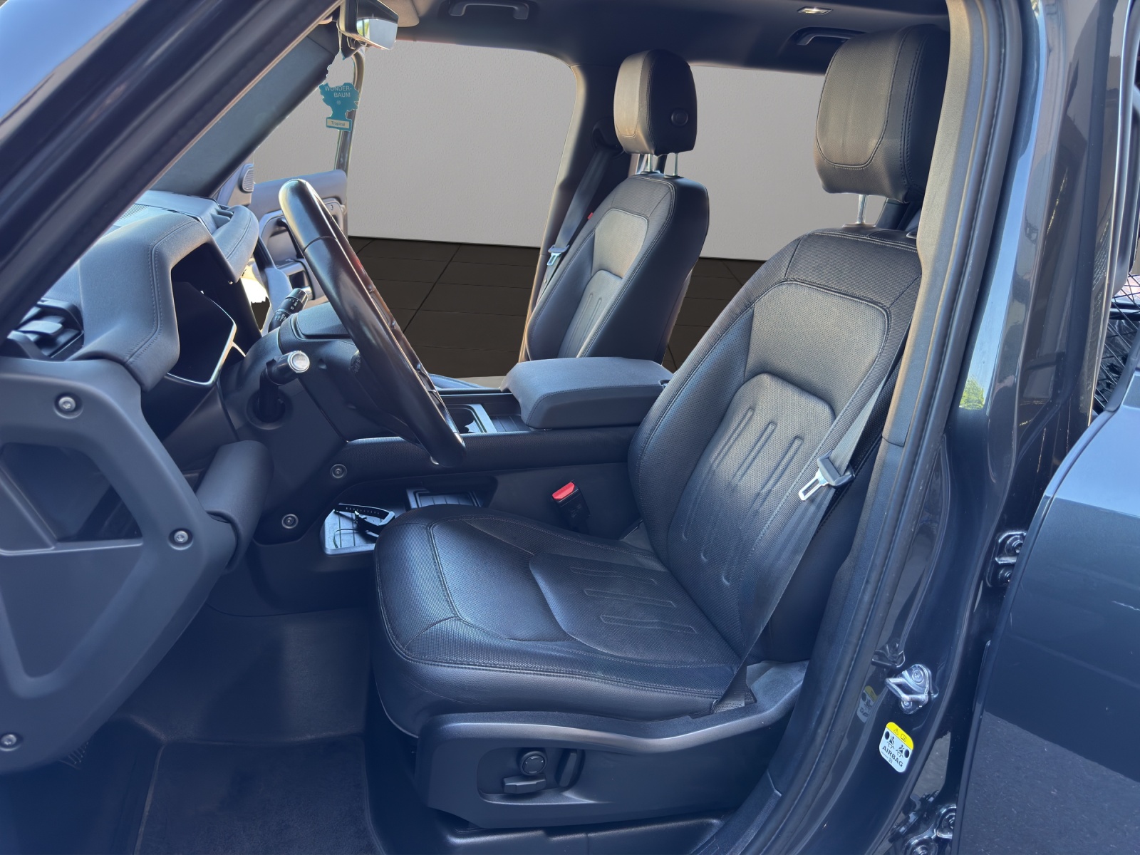 LAND ROVER Defender 110 3.0 D I6 300 X-Dynamic SE AWD AT8-image-8