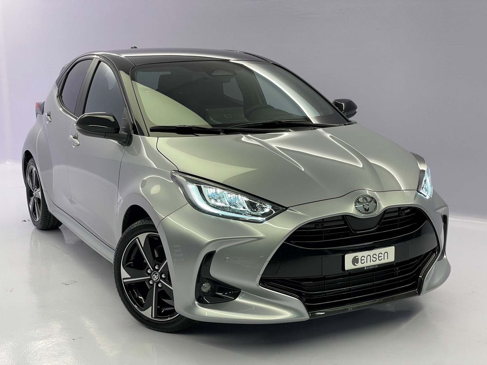 TOYOTA Yaris Hybrid 1.5 Premiere Edition