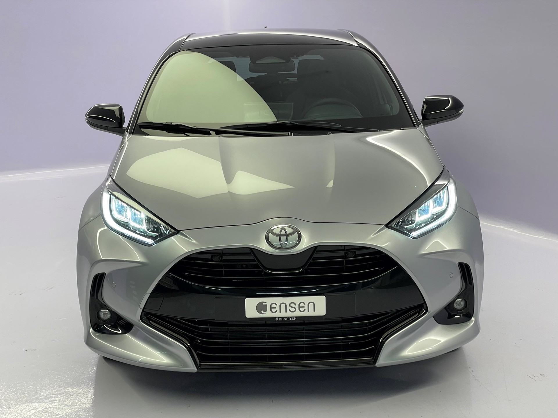 TOYOTA Yaris Hybrid 1.5 Premiere Edition-showroom-element-1