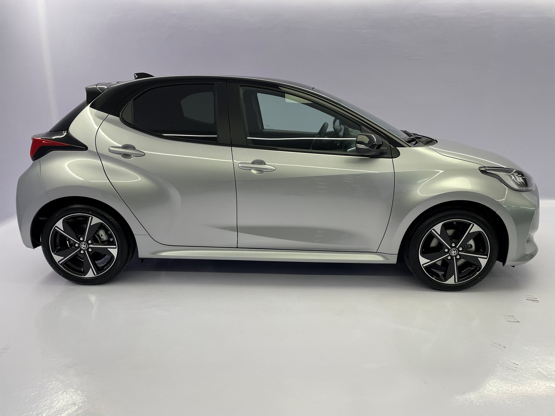 TOYOTA Yaris Hybrid 1.5 Premiere Edition-showroom-element-2