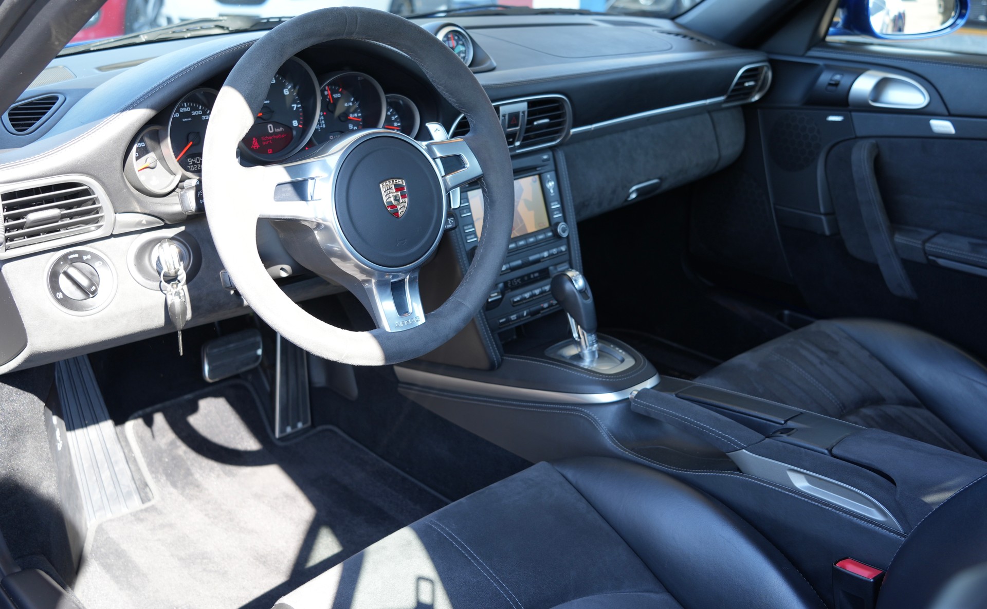 PORSCHE 911 Cabrio Carrera GTS PDK-image-11