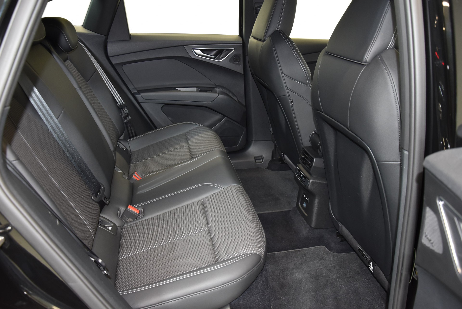 AUDI Q4 Sportback e-tron 50 quattro-image-9