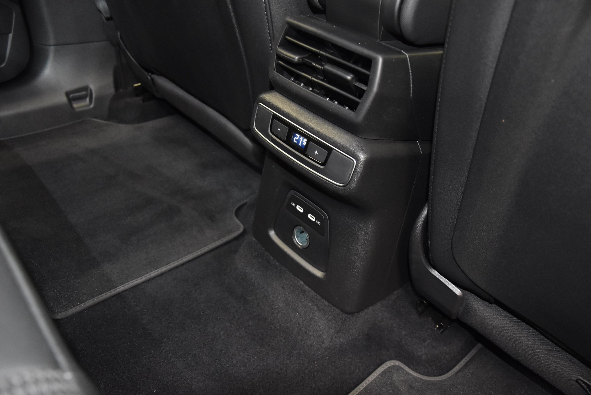 AUDI Q4 Sportback e-tron 50 quattro-image-10
