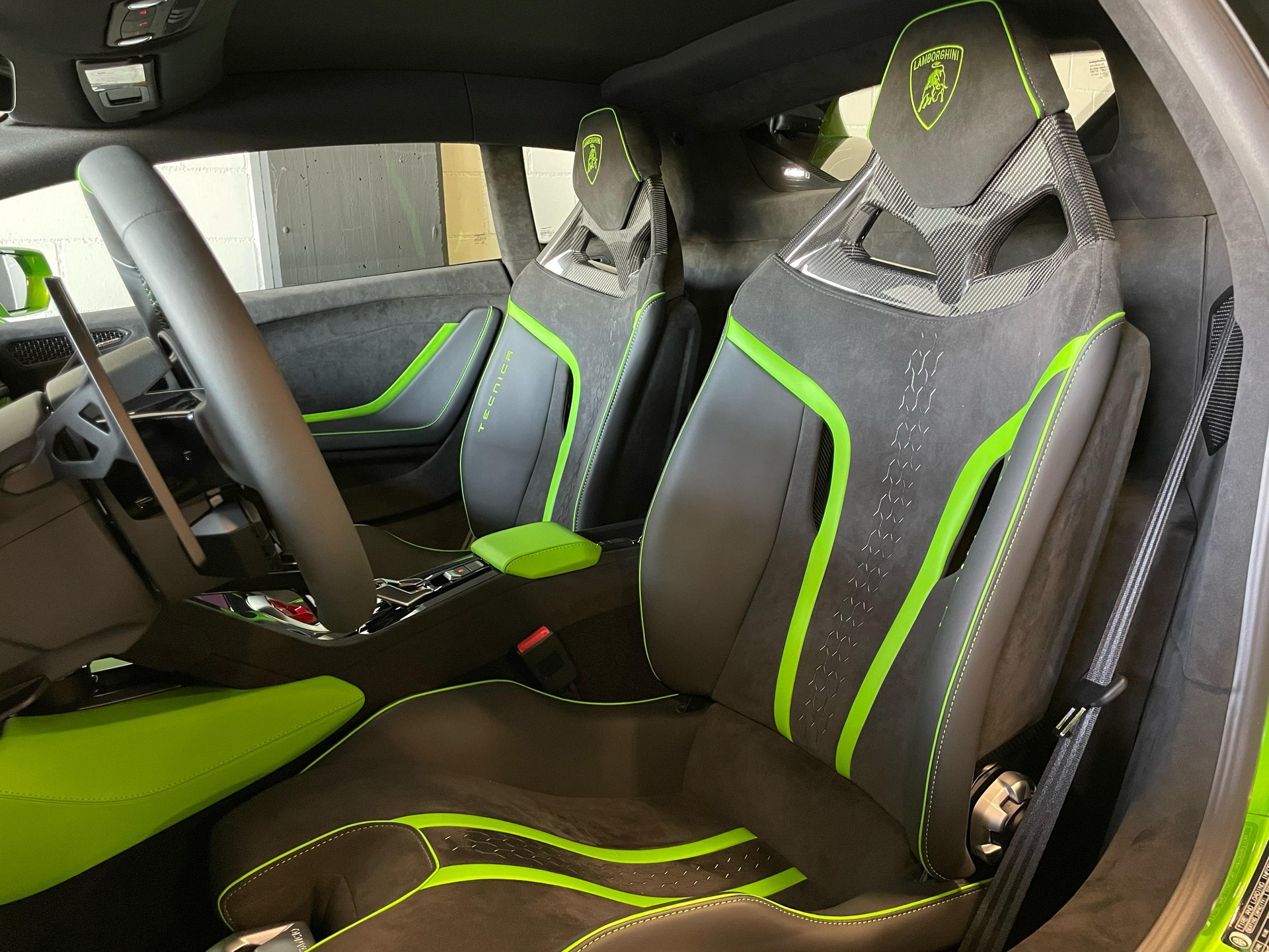 LAMBORGHINI Huracan TECNICA Coupé-image-5