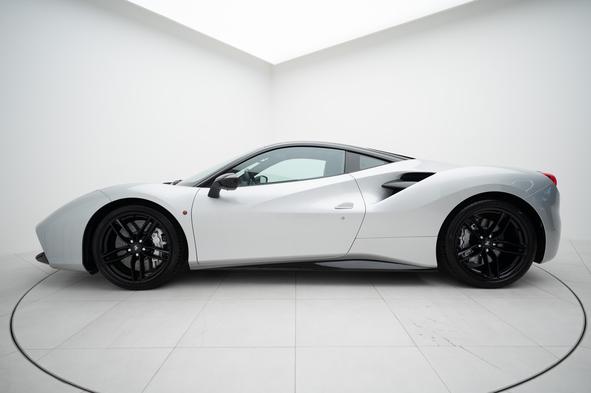 FERRARI 488 GTB 3.9 V8-image-8