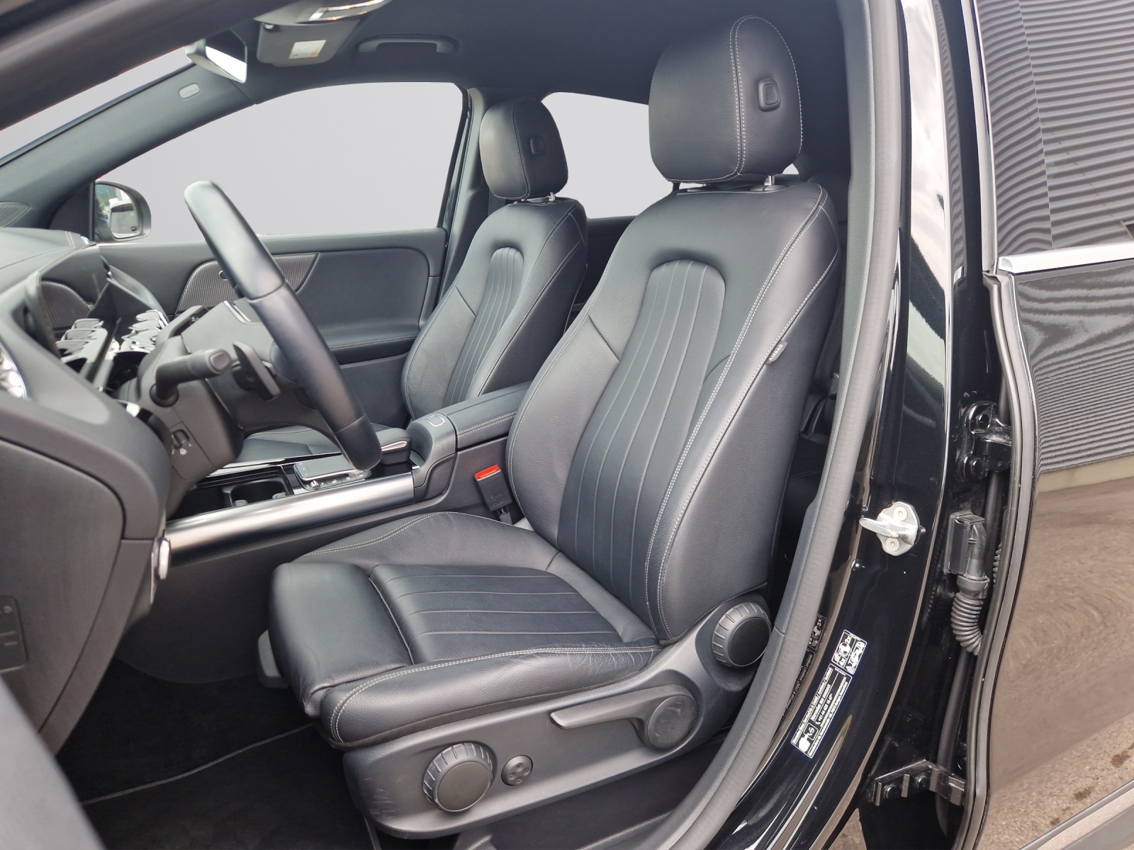 Image MERCEDES-BENZ GLA-200 GLA 200 7G-DCT