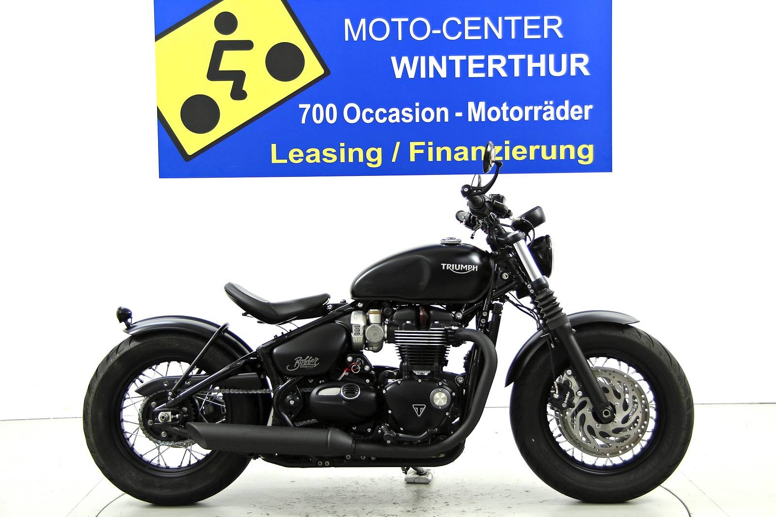 bobber triumph black