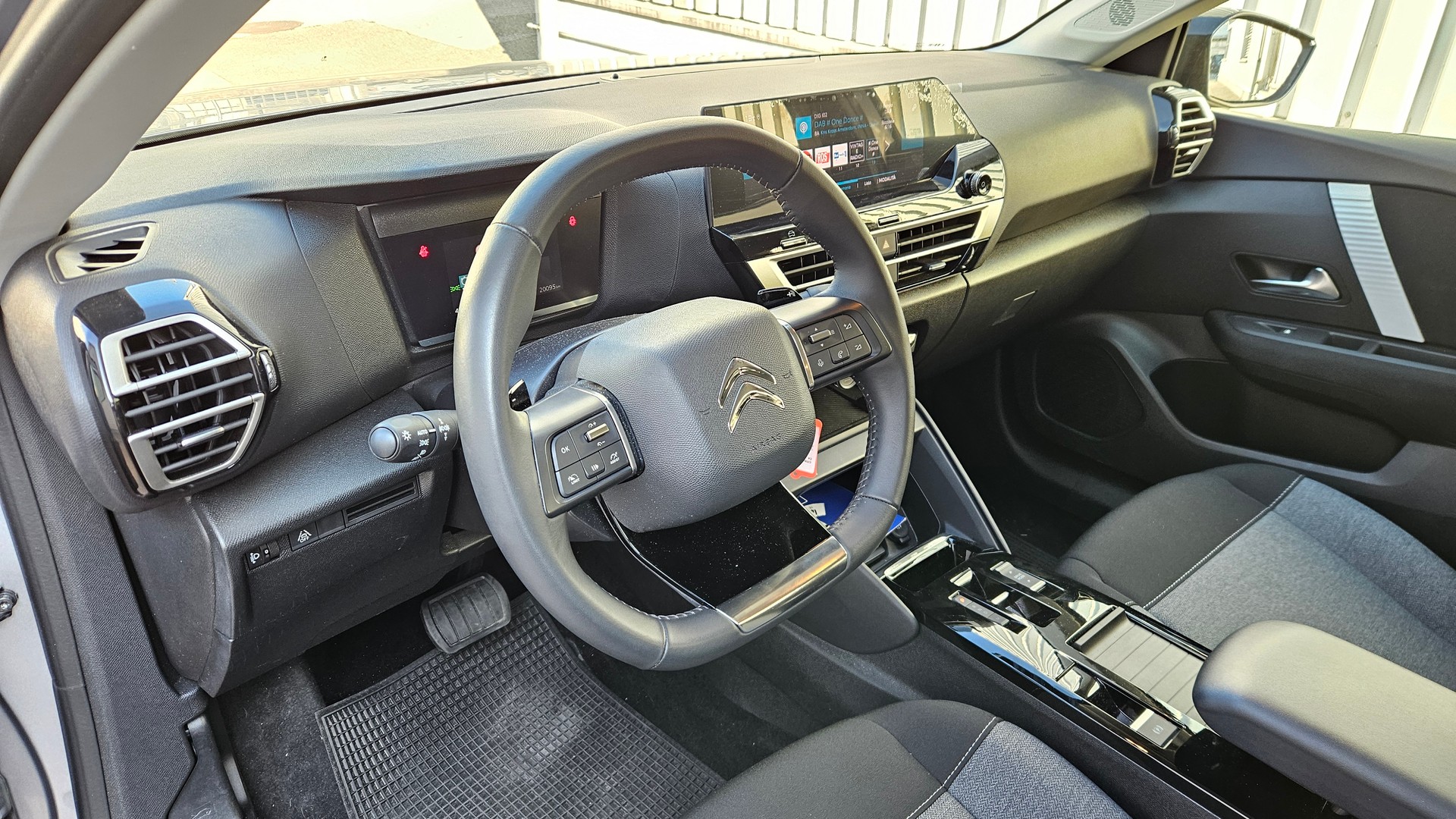CITROEN C4 1.2 PureT Swiss EAT8-image-8