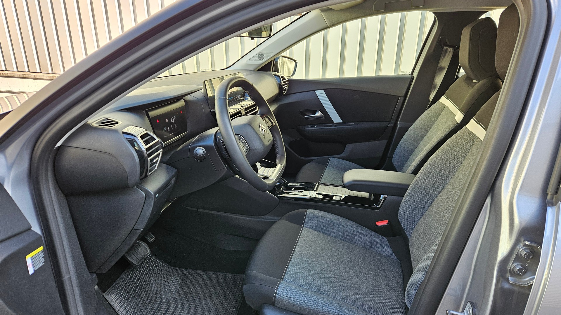 CITROEN C4 1.2 PureT Swiss EAT8-image-7