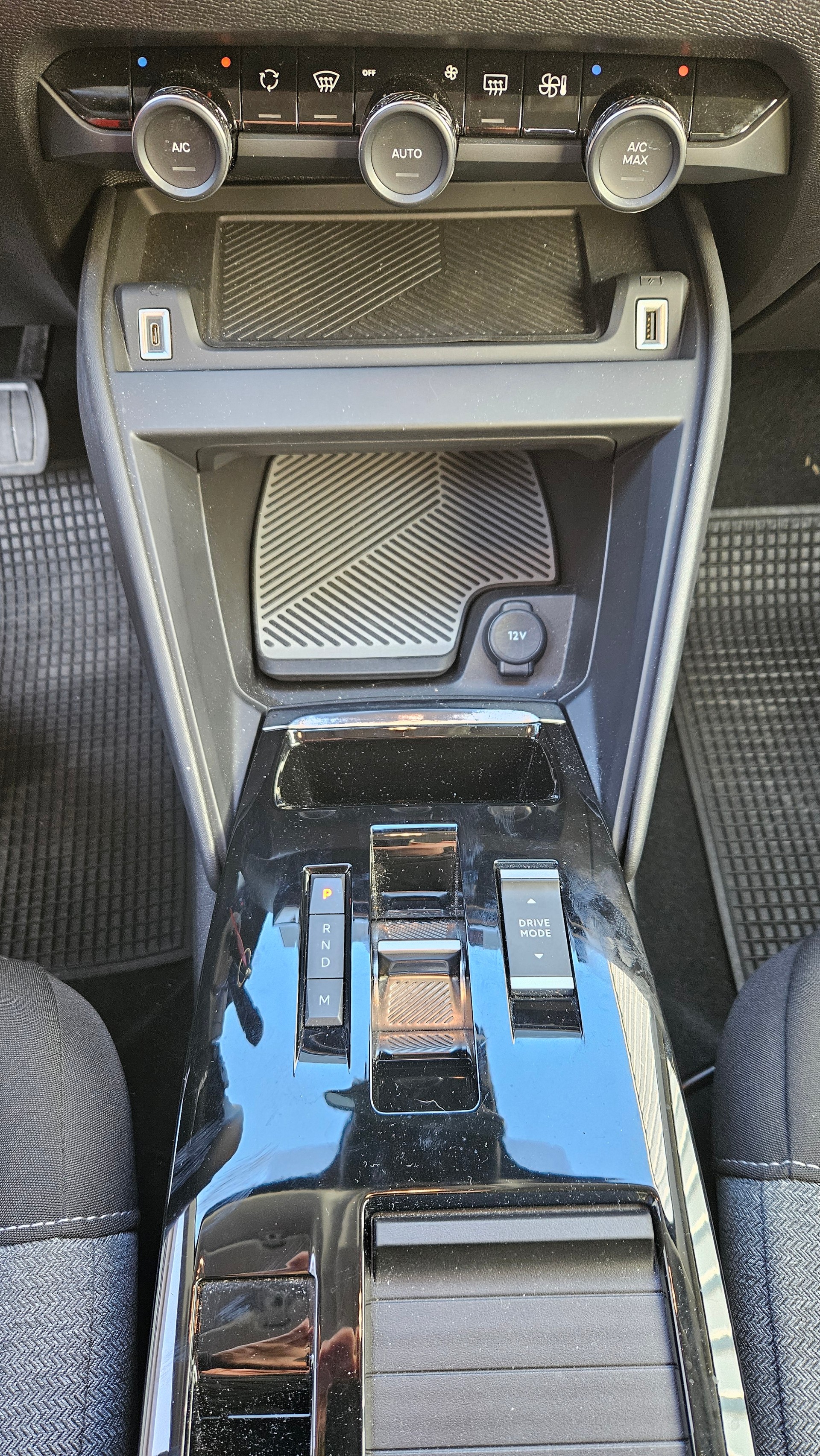 CITROEN C4 1.2 PureT Swiss EAT8-image-12