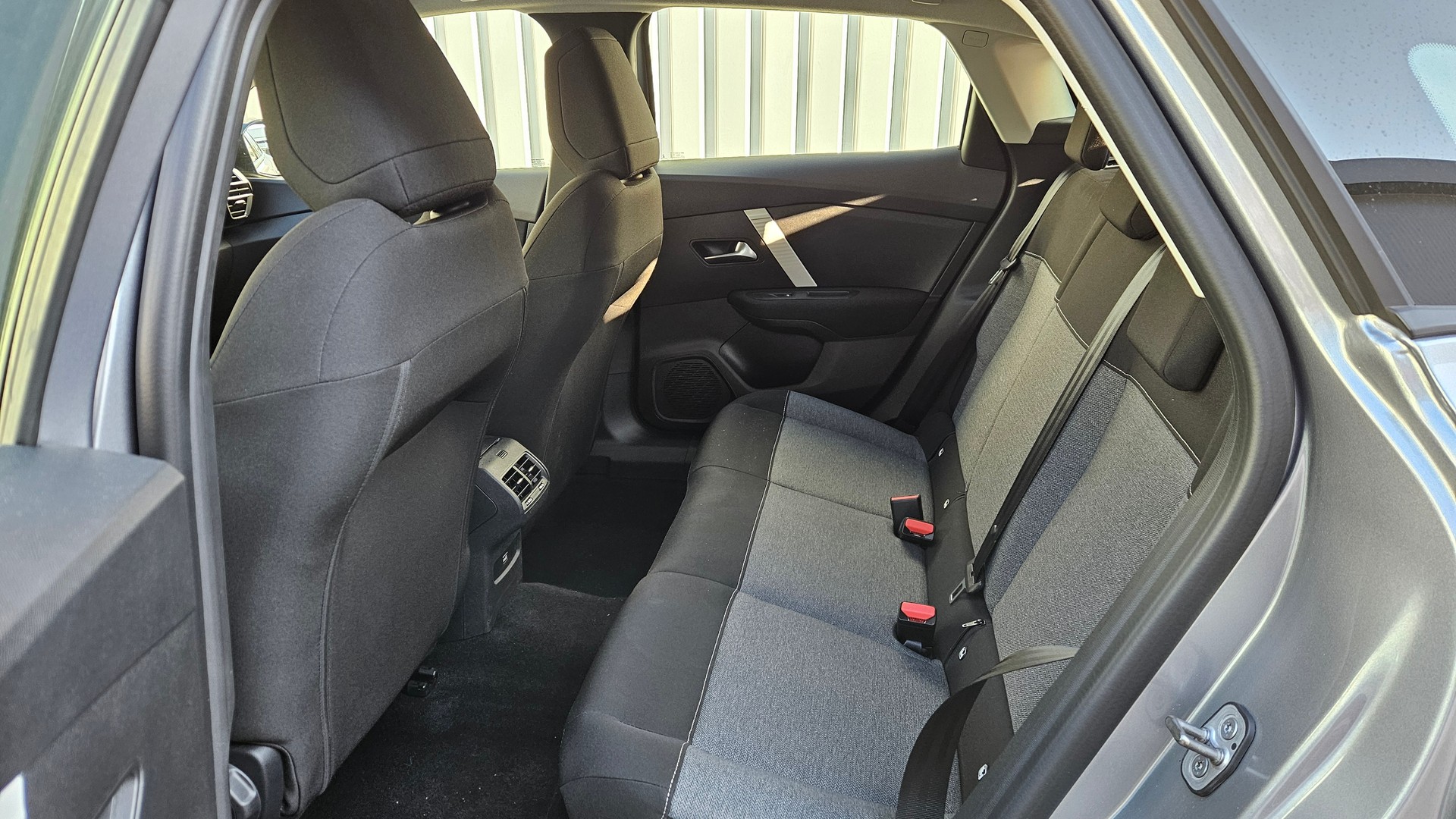 CITROEN C4 1.2 PureT Swiss EAT8-image-6