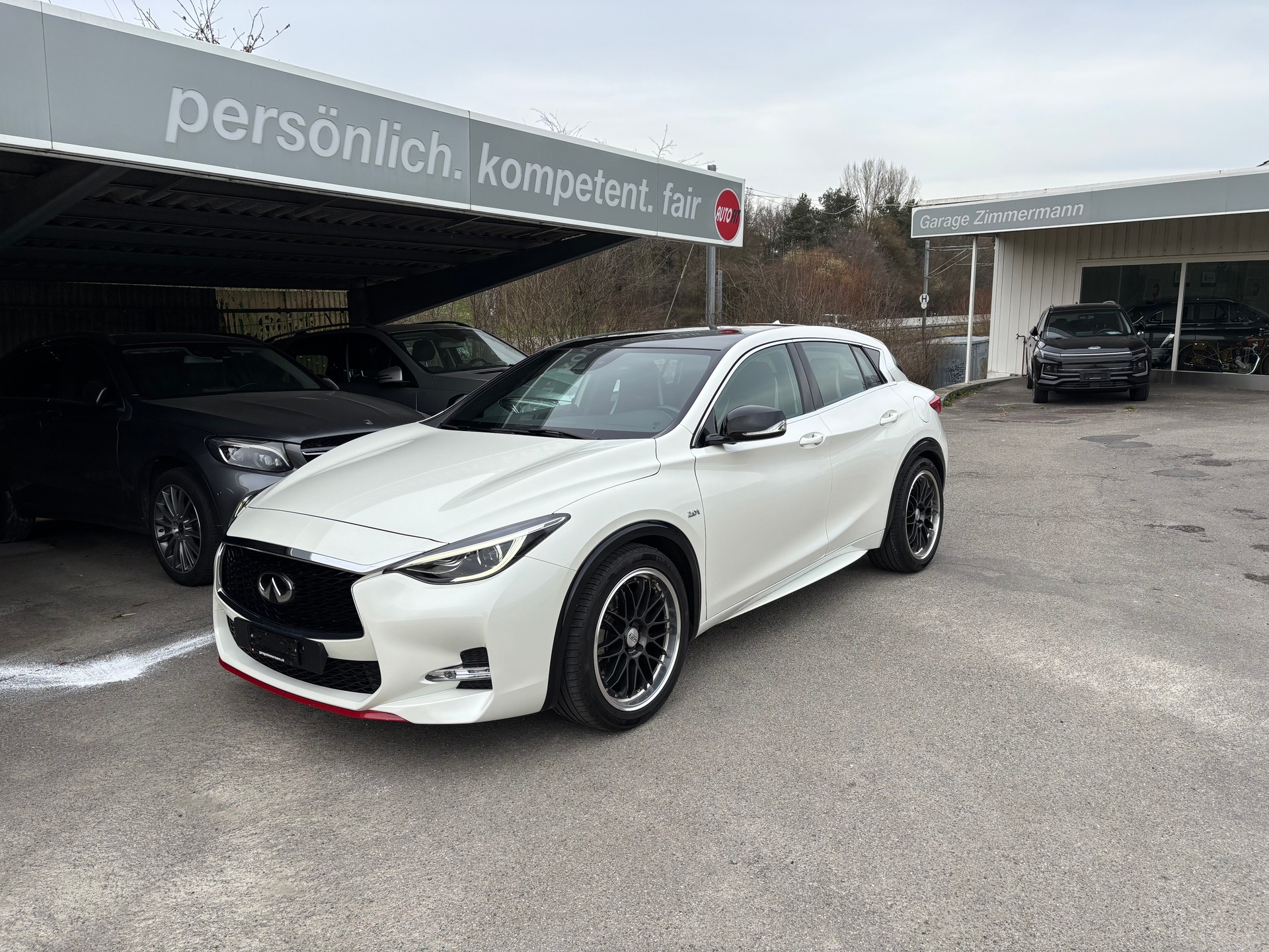 INFINITI Q30 2.0t Sport AWD DCT