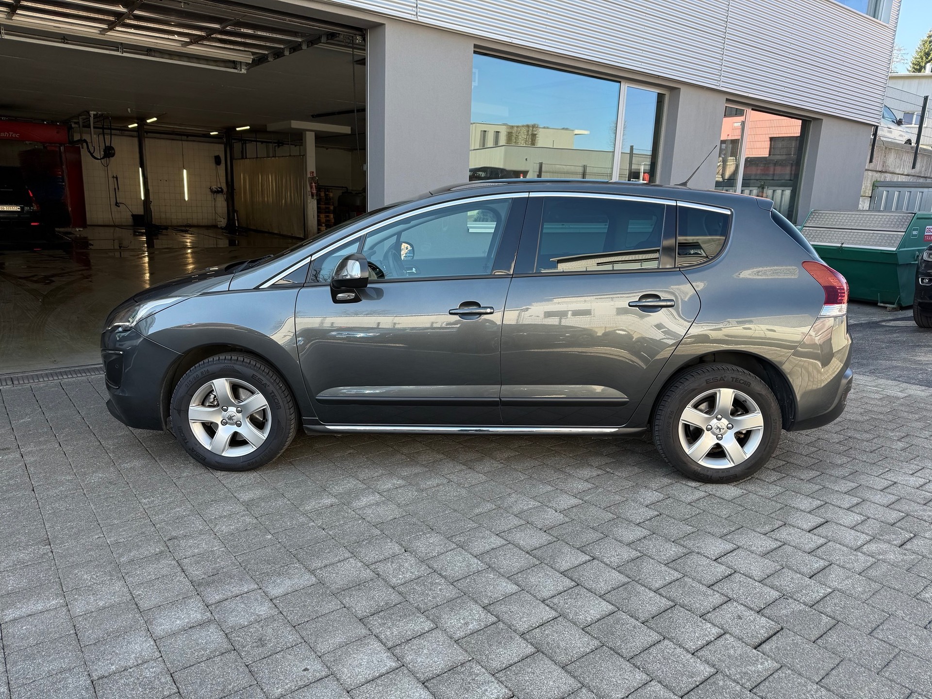 PEUGEOT 3008 1.6 16V T Allure-showroom-element-3