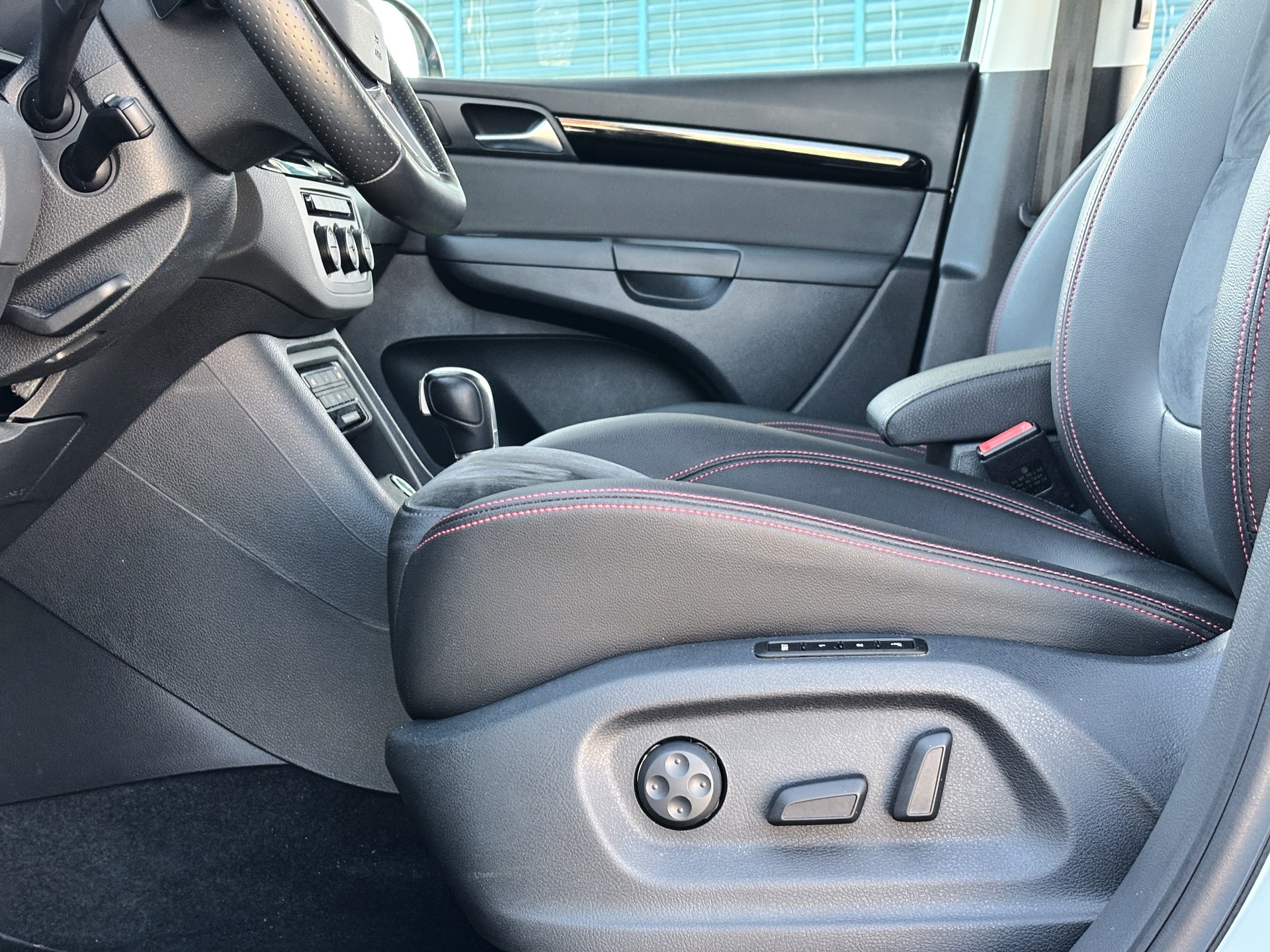 SEAT Alhambra 2.0 TDI DSG SWISS FR *7 Places*-image-11