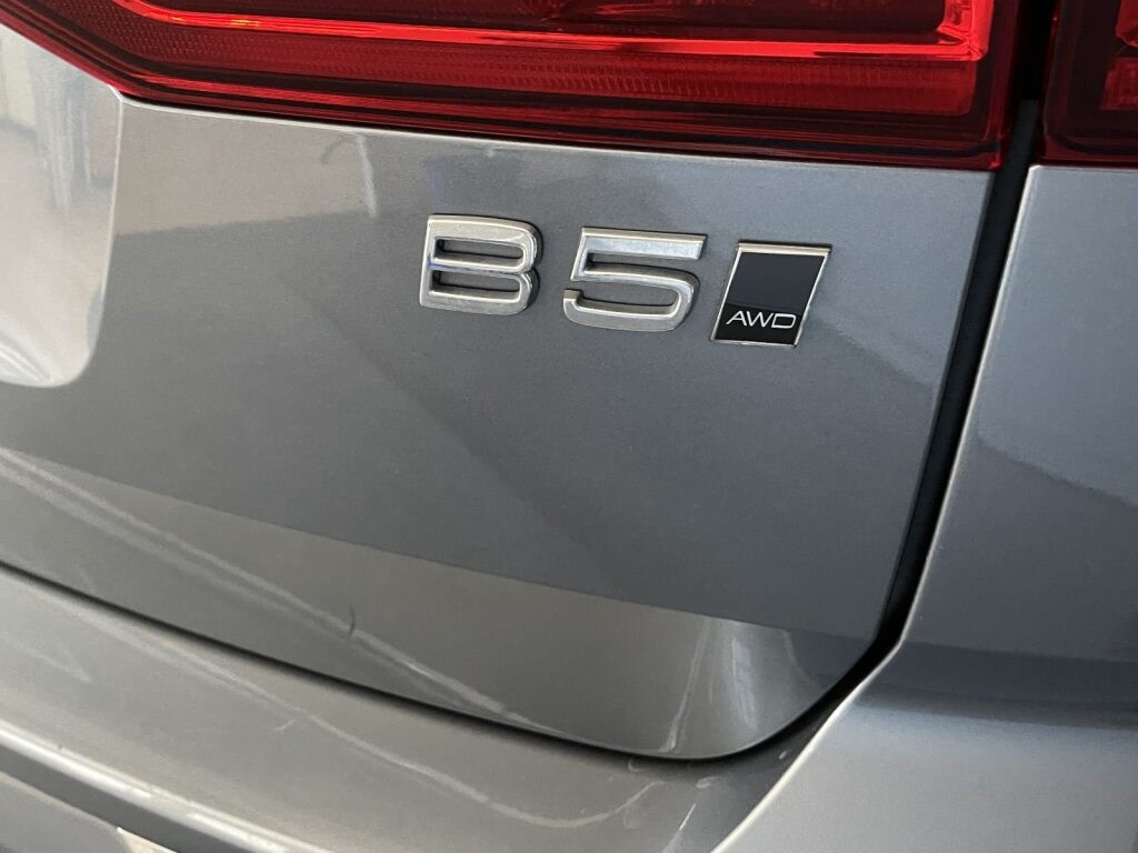 VOLVO XC60 2.0 B5 MH Inscription AWD-image-11