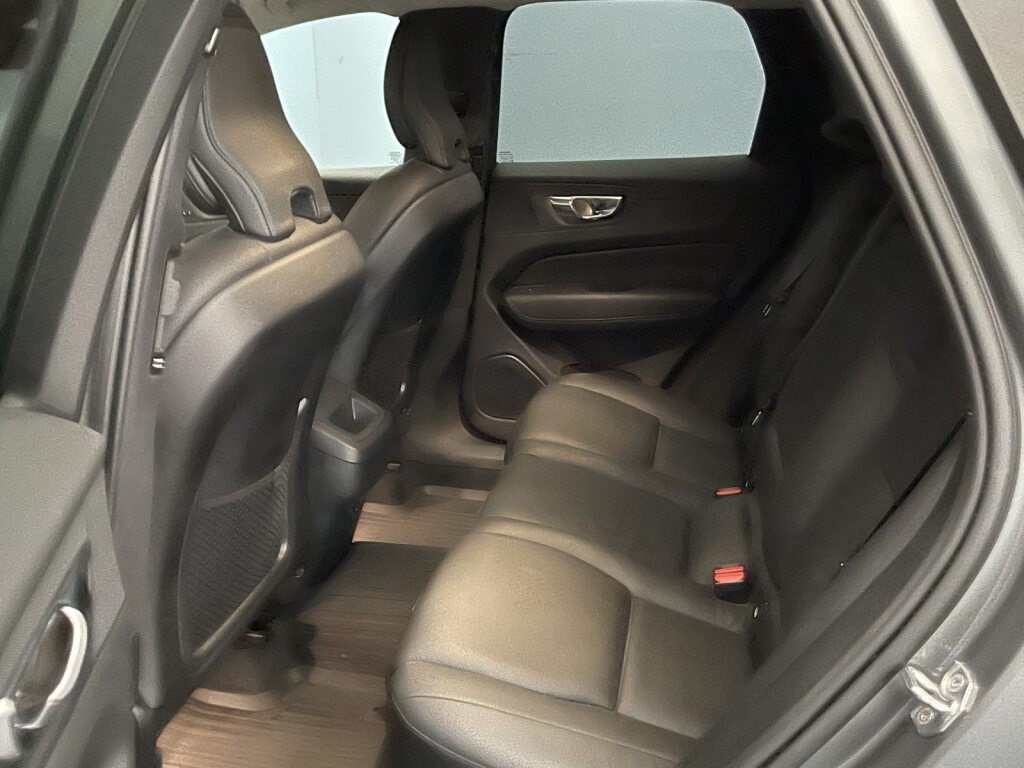 VOLVO XC60 2.0 B5 MH Inscription AWD-image-6