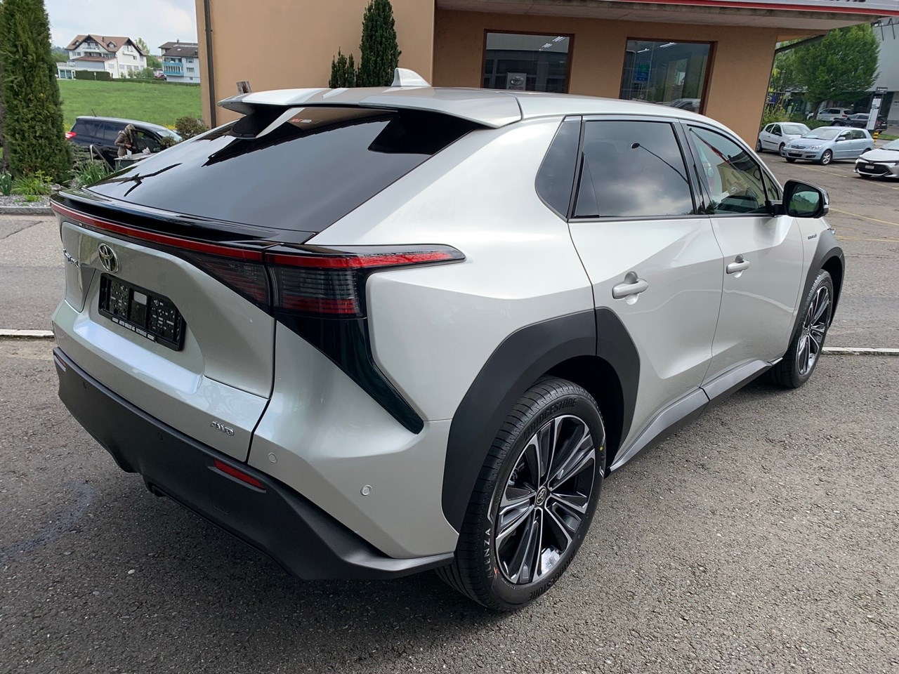 TOYOTA bZ4X Premium 71,4 kWh 4WD-image-3